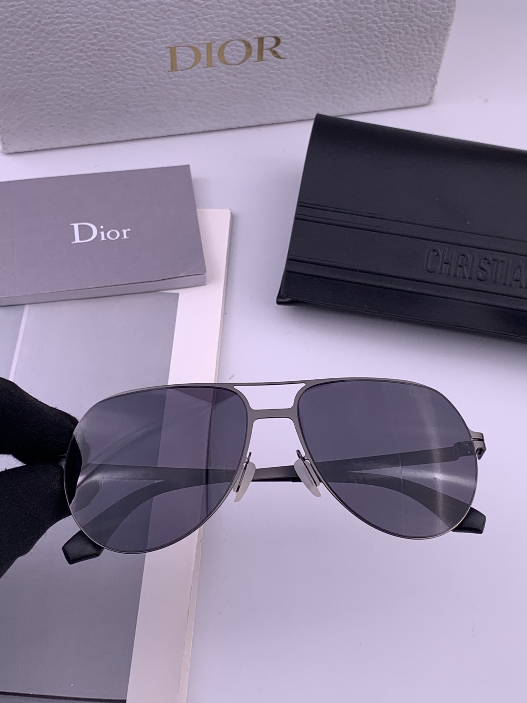 DIOR-迪奥 新款超轻无螺丝压不坏系列情侣款太阳镜高清尼龙镜片 商务旅行版 绅士高清太阳眼镜 （舒适薄
