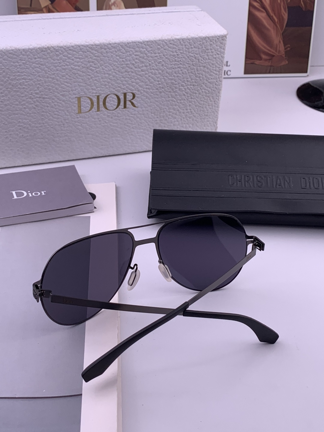 DIOR-迪奥 新款超轻无螺丝压不坏系列情侣款太阳镜高清尼龙镜片 商务旅行版 绅士高清太阳眼镜 （舒适薄
