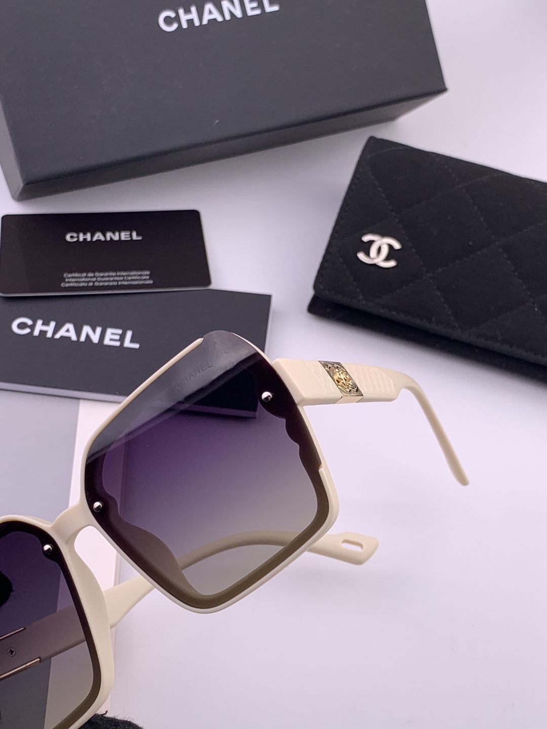 【CHANEL】香奈儿 新款潮流爆款 时尚方框太阳镜 佩戴舒适 网红潮款墨镜 女士高清加厚偏光太阳镜🕶️