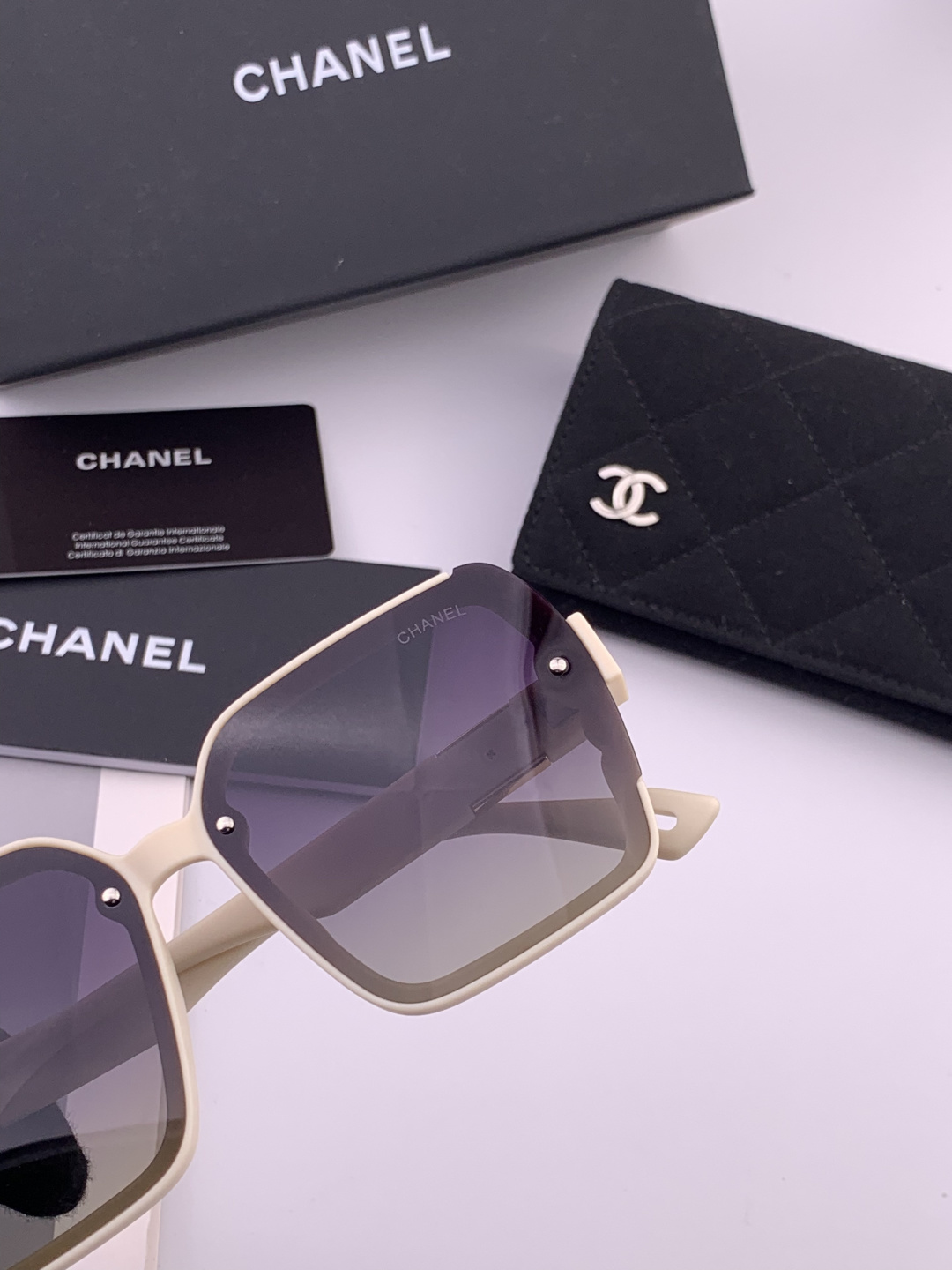 【CHANEL】香奈儿 新款潮流爆款 时尚方框太阳镜 佩戴舒适 网红潮款墨镜 女士高清加厚偏光太阳镜🕶️