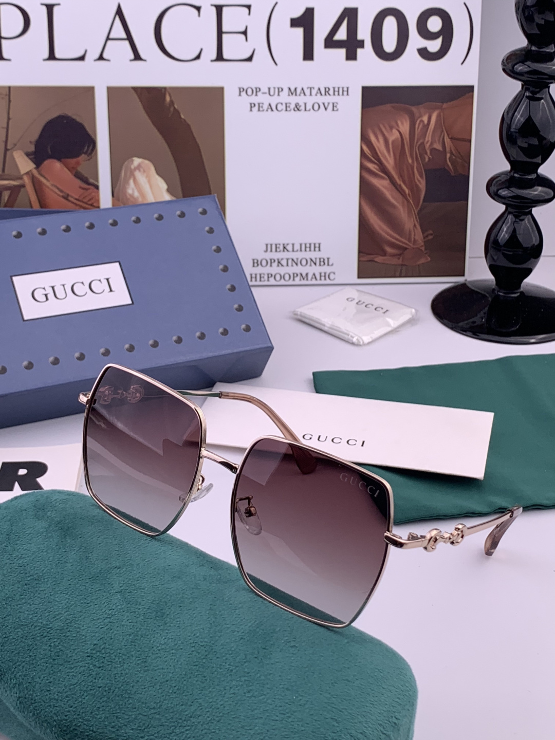 Gucci墨镜 新款 。 方框设计再优雅的同时还能在视觉上修饰脸型，敲显脸小，不挑脸型 复古的马衔扣配上