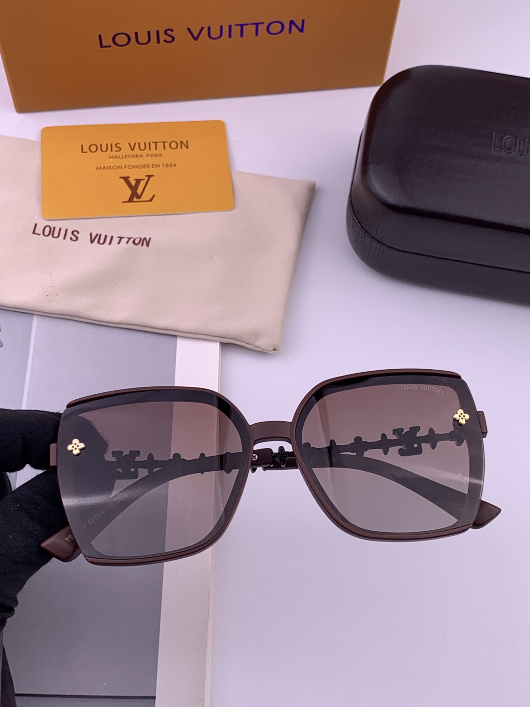 【TR偏光系列】lv大框太阳镜墨镜经典的方框设计，不挑脸型，无论搭配大衣还是连衣裙都非常显气质偏光镜片预