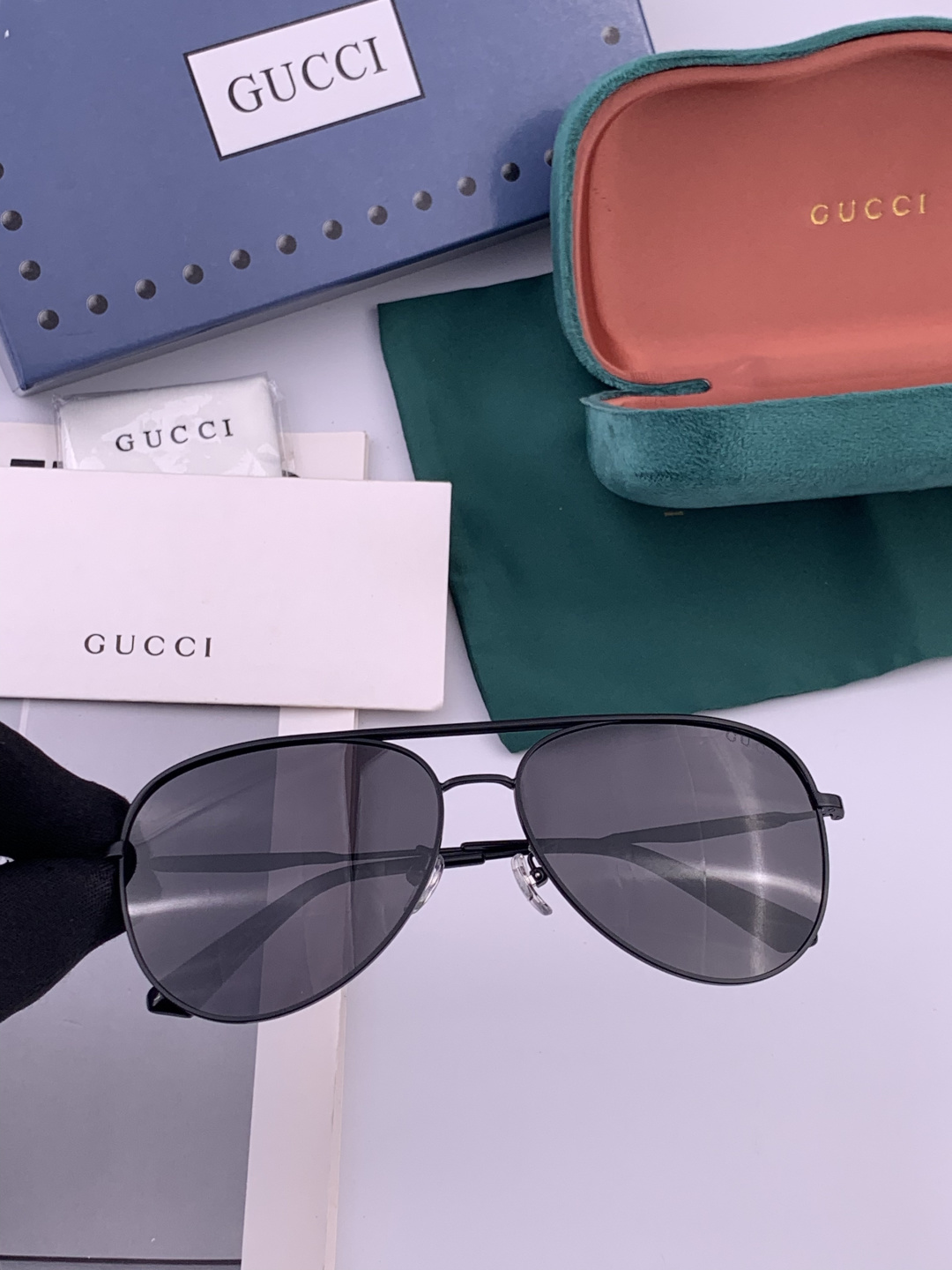 Gucci 。 高品质男女款墨镜 👍 进口宝丽来偏光镜片 。蛤蟆镜 开车钓鱼都可 。百搭显瘦墨镜韩版男士