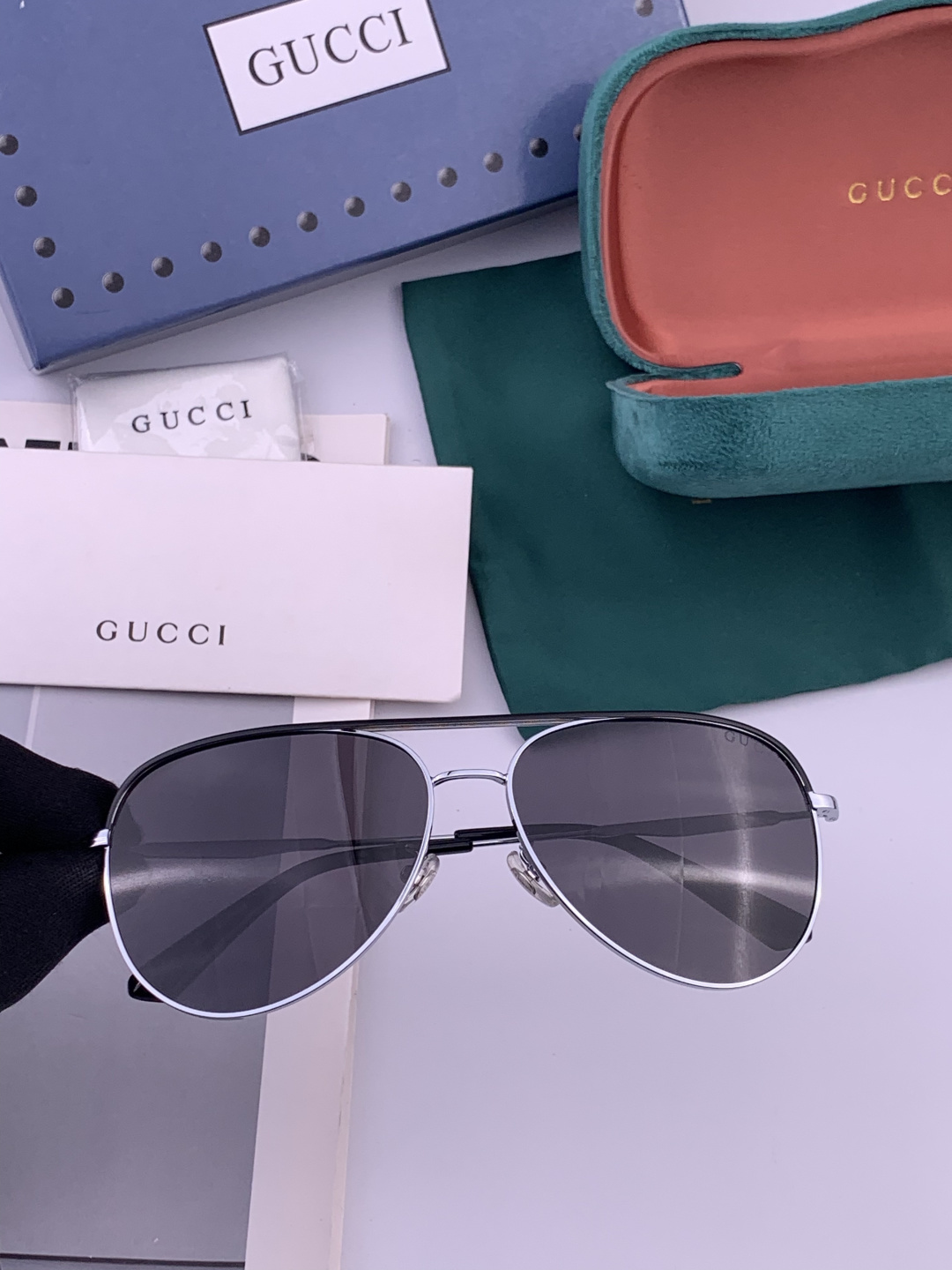 Gucci 。 高品质男女款墨镜 👍 进口宝丽来偏光镜片 。蛤蟆镜 开车钓鱼都可 。百搭显瘦墨镜韩版男士