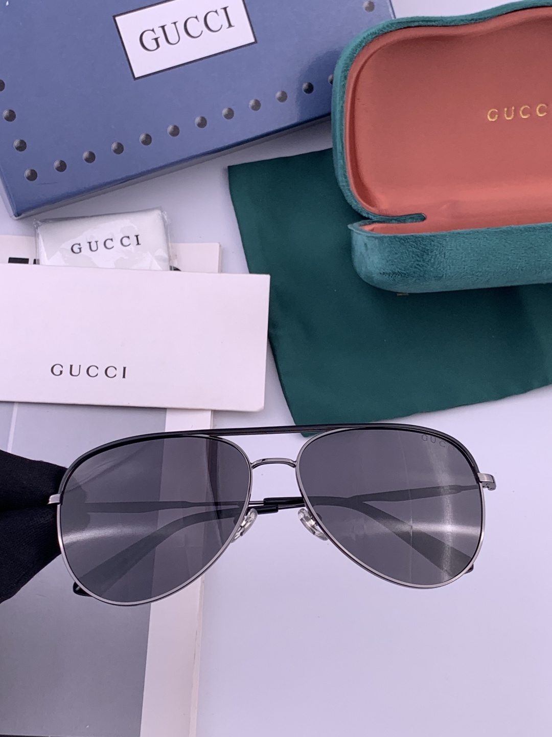 Gucci 。 高品质男女款墨镜 👍 进口宝丽来偏光镜片 。蛤蟆镜 开车钓鱼都可 。百搭显瘦墨镜韩版男士