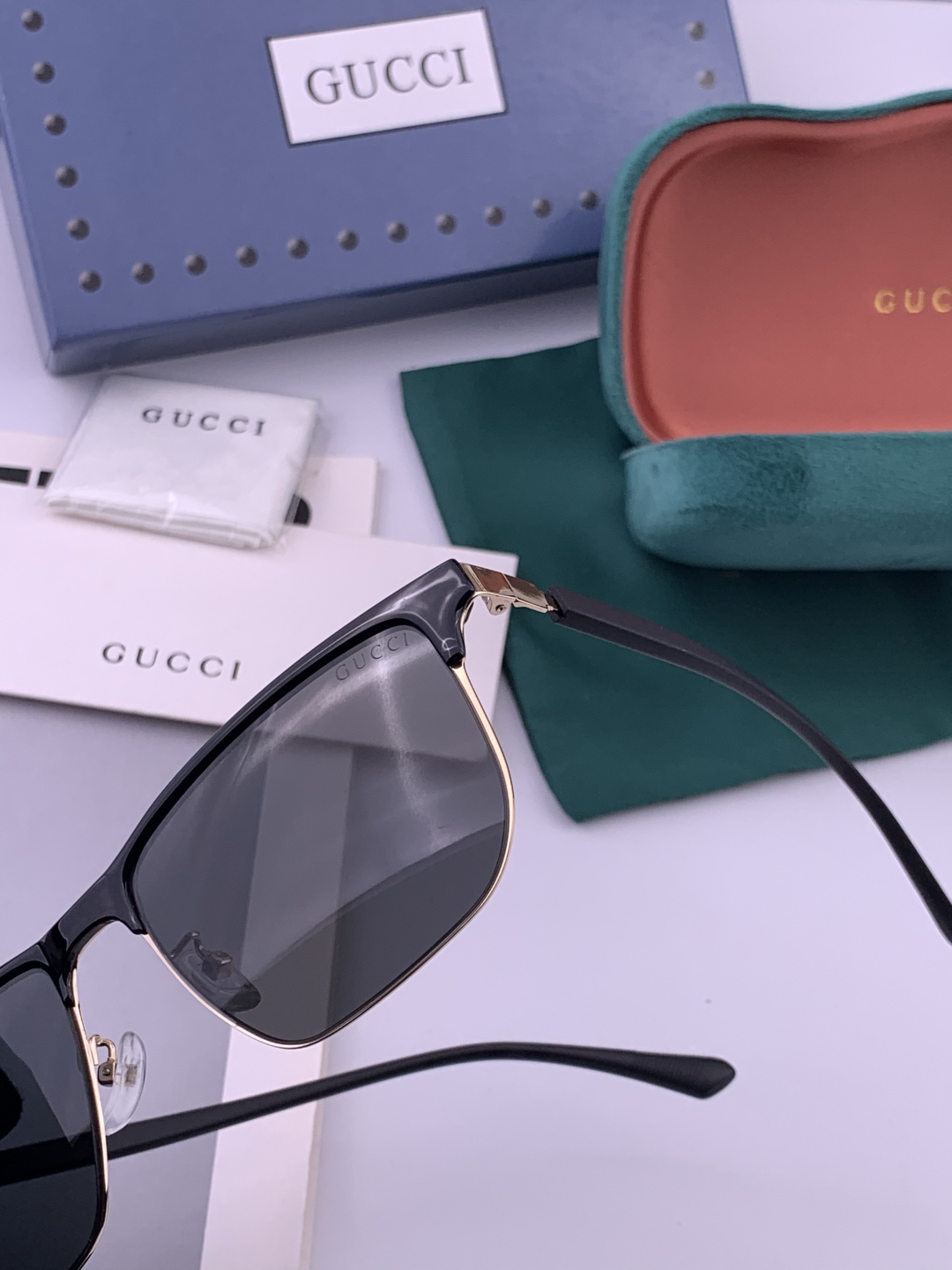 Gucci 。 高品质男女款墨镜 👍 进口宝丽来偏光镜片 。蛤蟆镜 开车钓鱼都可 。百搭显瘦墨镜韩版男士