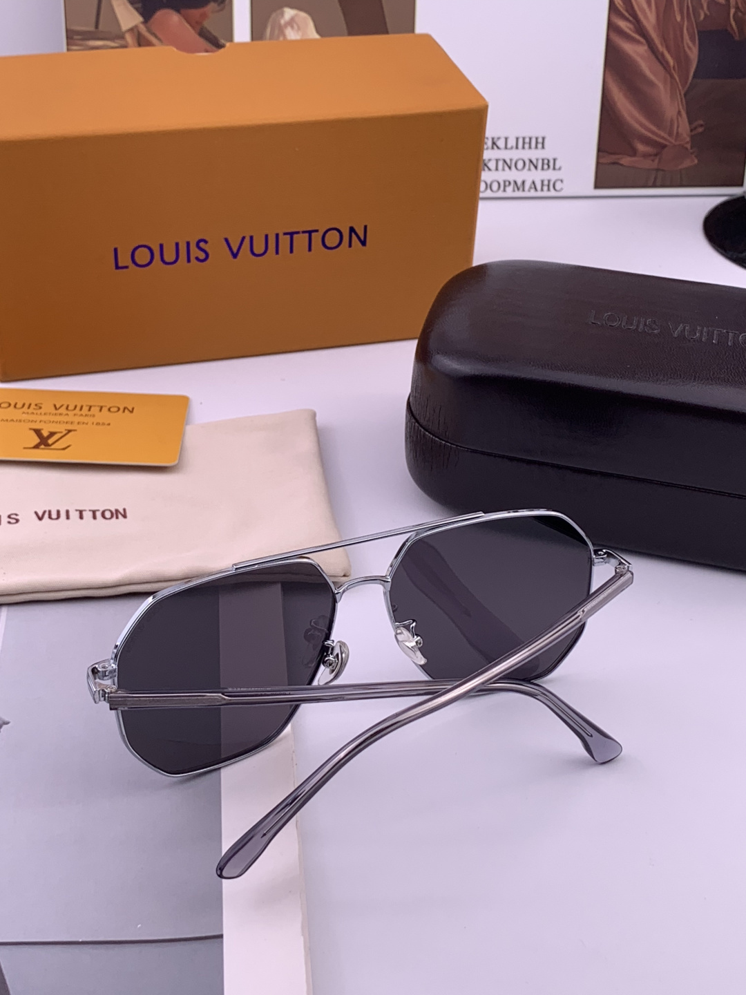LV 。 高品质男女款墨镜 👍 进口宝丽来偏光镜片 。蛤蟆镜 开车钓鱼都可 。百搭显瘦墨镜韩版男士飞行员