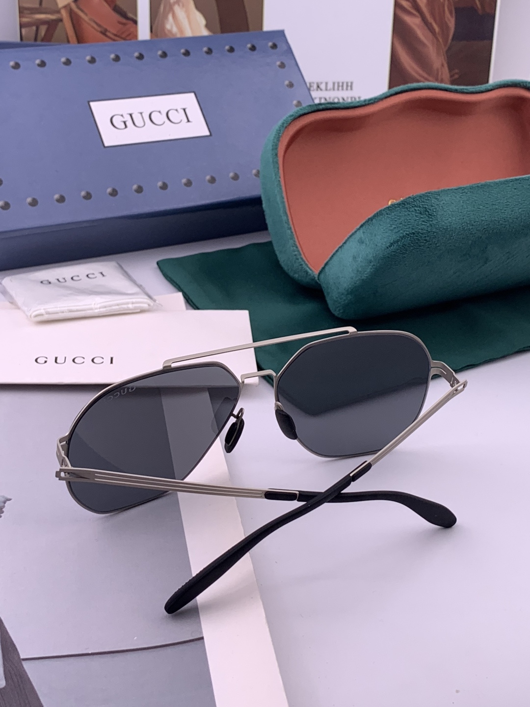 ♦️ GUCCI 新款男女情侣款太阳镜多边形墨镜iP电镀永不褪色 超轻超有弹性整幅眼镜无螺丝重要的是压不
