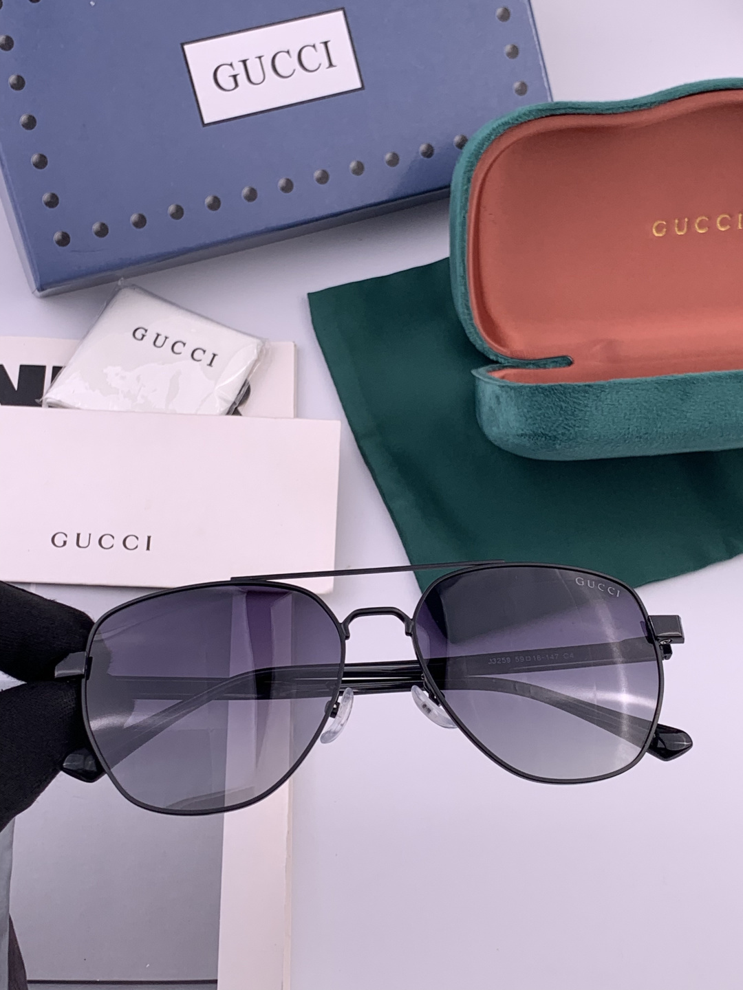 Gucci 。 高品质男女款墨镜 👍 进口宝丽来偏光镜片 。蛤蟆镜 开车钓鱼都可 。百搭显瘦墨镜韩版男士