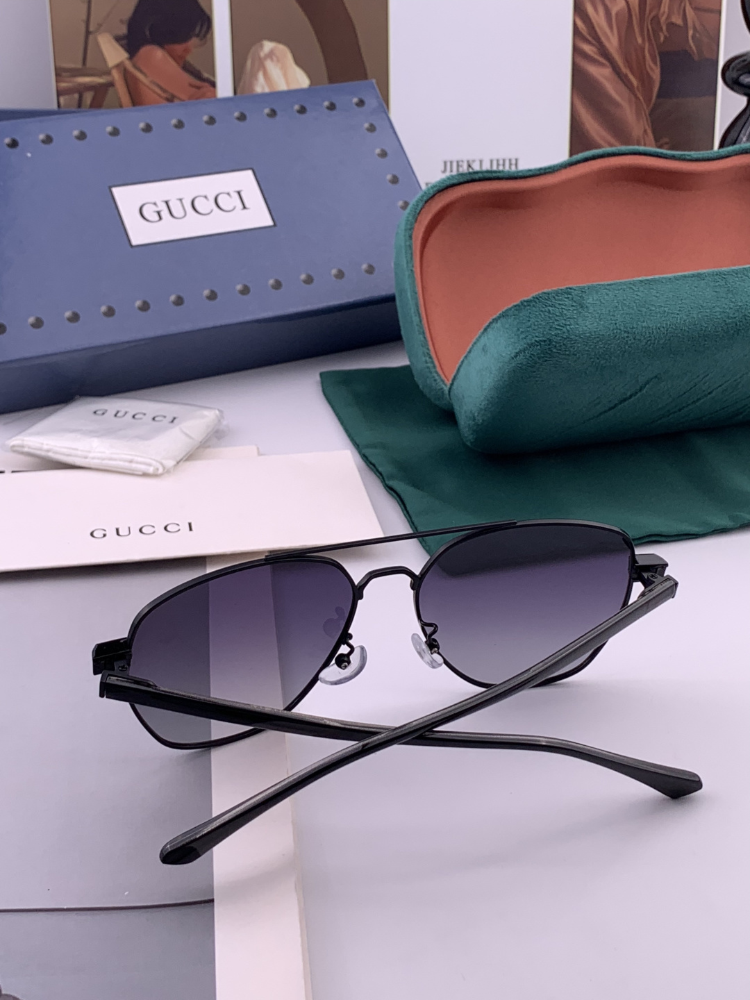 Gucci 。 高品质男女款墨镜 👍 进口宝丽来偏光镜片 。蛤蟆镜 开车钓鱼都可 。百搭显瘦墨镜韩版男士