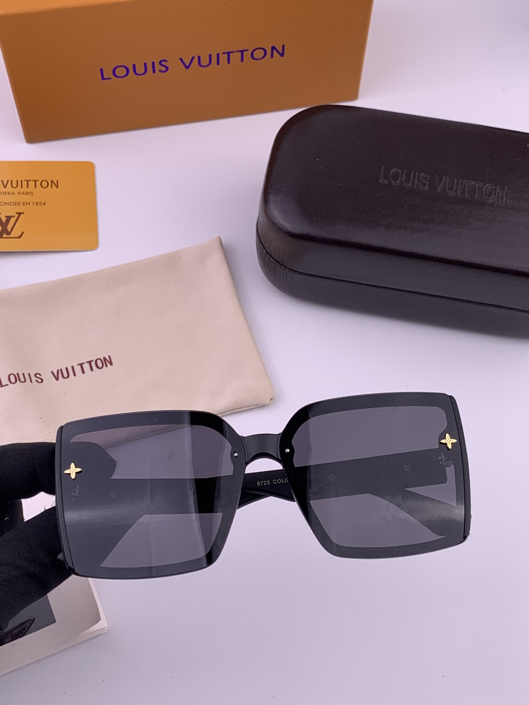 LV 太阳镜潮品官网模特同款 [玫瑰][玫瑰]四叶草🍀精致个性设计简约时尚 高品质值得拥有绝对潮爆整个夏