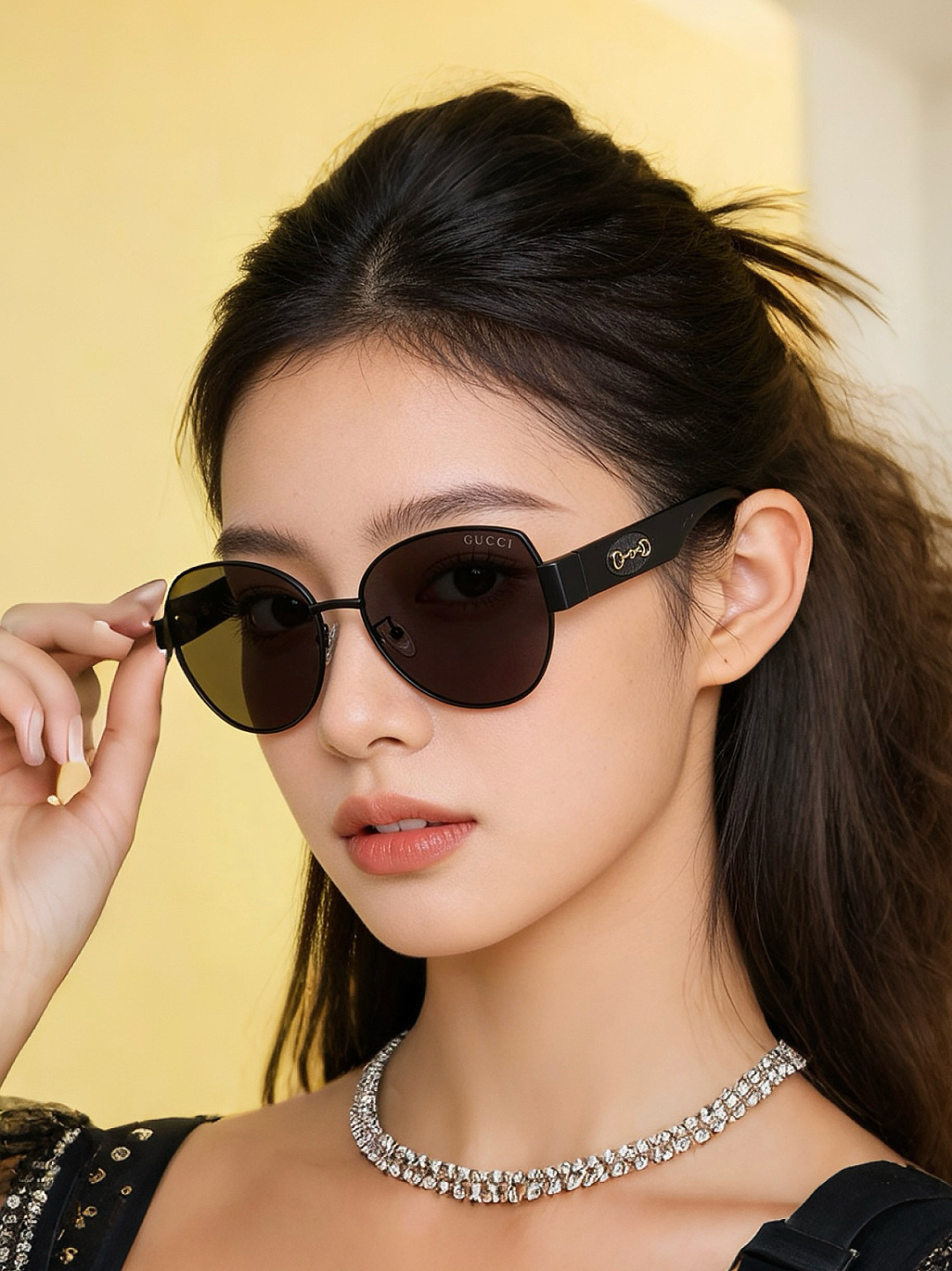 GUCCI 开春新款 最新款方框太阳镜 各路网红纷纷带起气场满分‼️ 俏皮甜美.上脸效果更佳.金属质感超