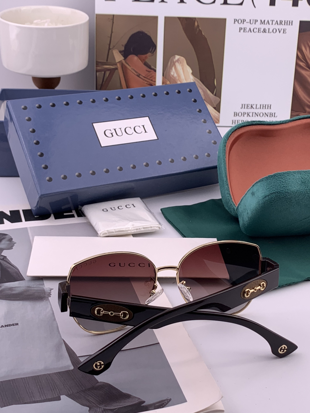 GUCCI 开春新款 最新款方框太阳镜 各路网红纷纷带起气场满分‼️ 俏皮甜美.上脸效果更佳.金属质感超