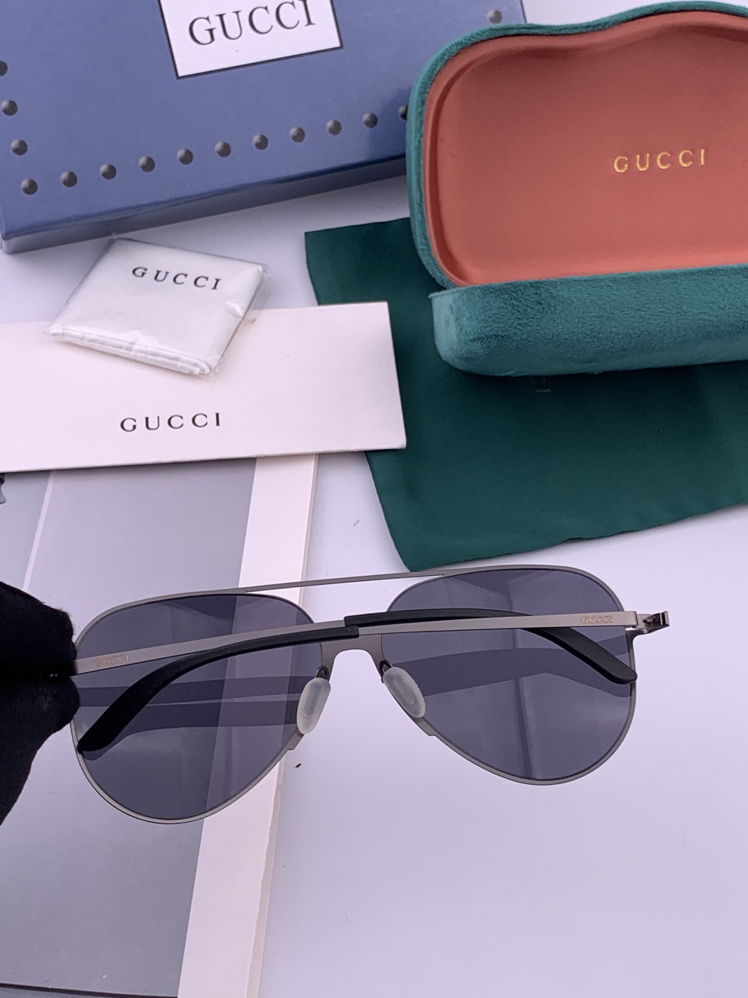 Gucci 春夏新款超轻无螺丝压不坏系列情侣款太阳镜高清尼龙镜片🦅完美品质，适合各种脸型，经典太阳镜亮相