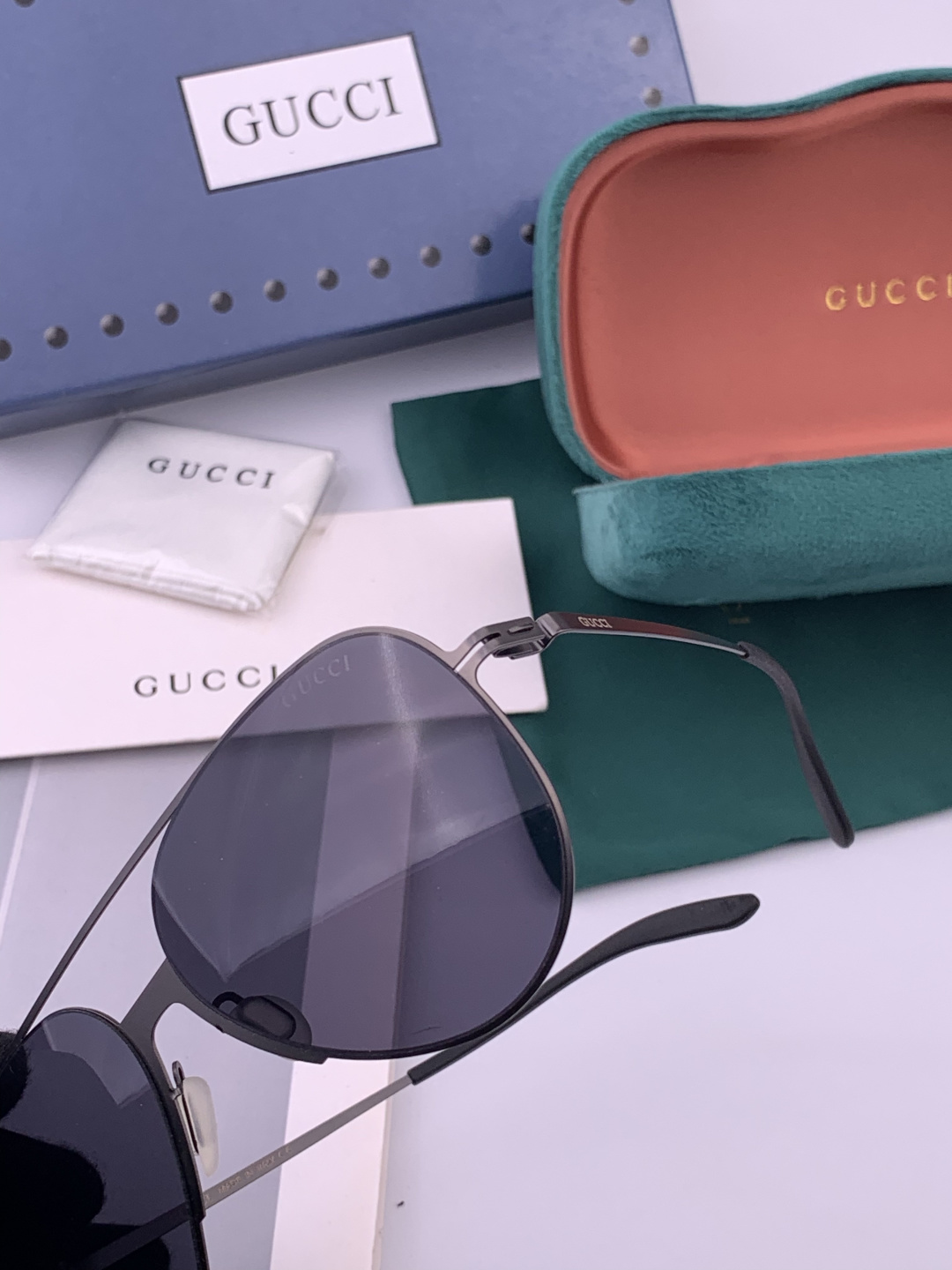 Gucci 春夏新款超轻无螺丝压不坏系列情侣款太阳镜高清尼龙镜片🦅完美品质，适合各种脸型，经典太阳镜亮相