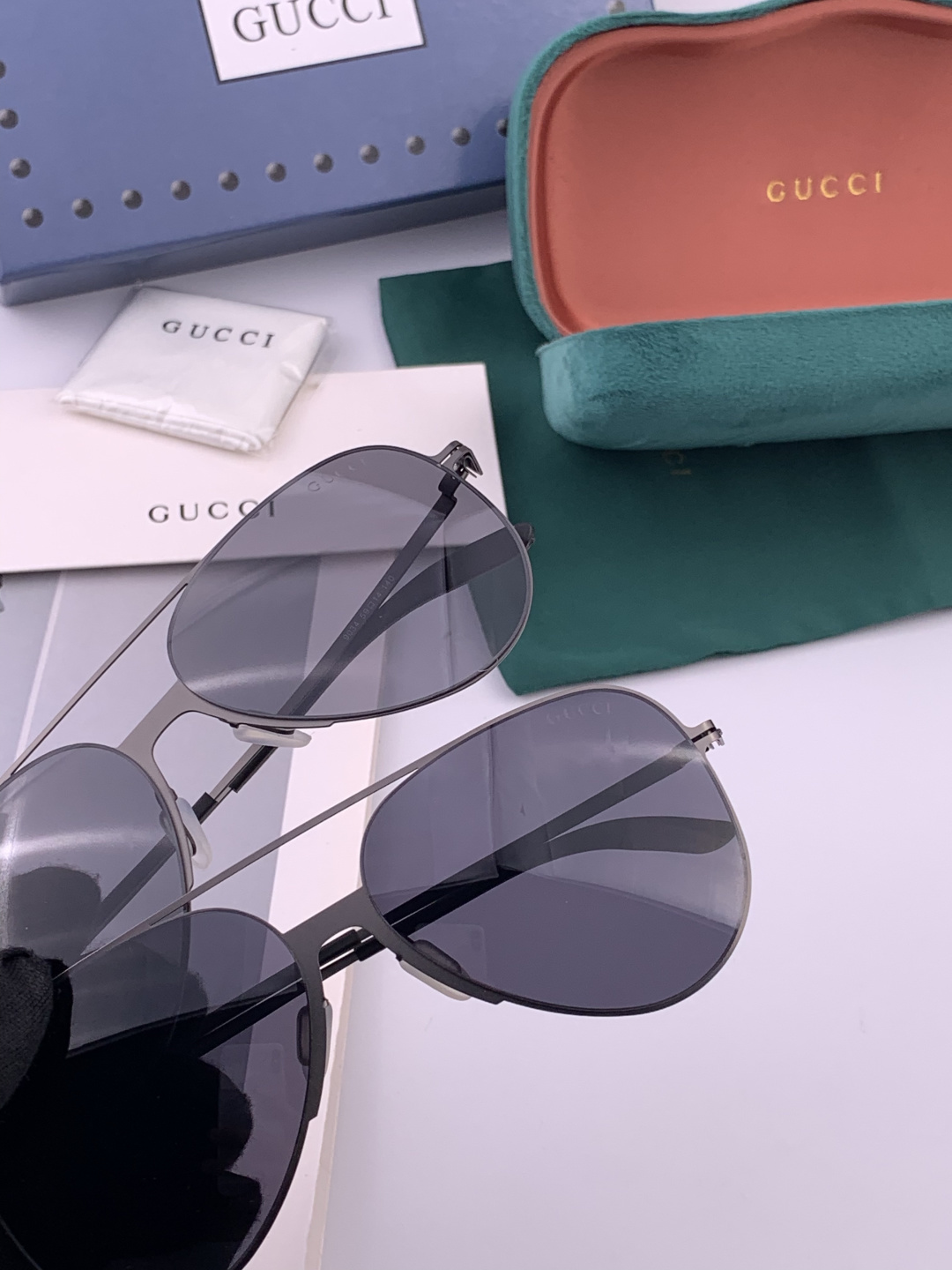 Gucci 春夏新款超轻无螺丝压不坏系列情侣款太阳镜高清尼龙镜片🦅完美品质，适合各种脸型，经典太阳镜亮相
