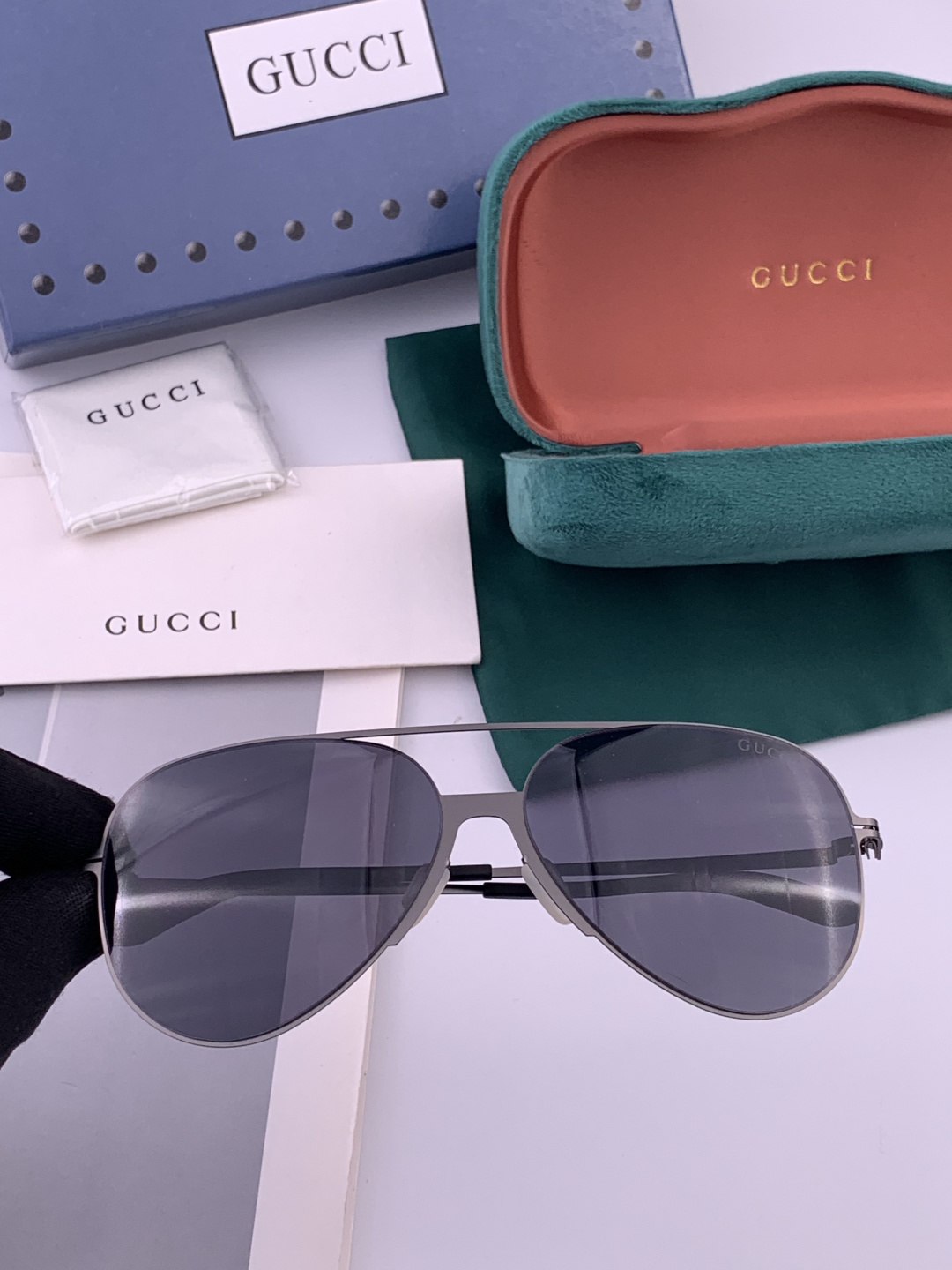 Gucci 春夏新款超轻无螺丝压不坏系列情侣款太阳镜高清尼龙镜片🦅完美品质，适合各种脸型，经典太阳镜亮相