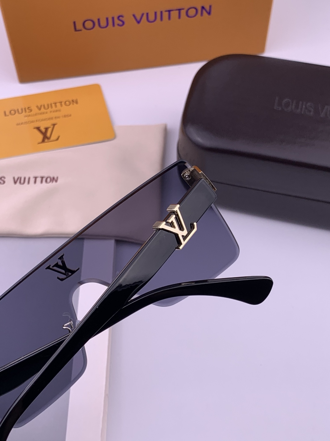 🔺LV🔻早春新款，众多明星同款[色]LV‼️‼️新款大框墨镜 ，🌈🌈宝丽来超清太阳镜🔝🔝型号：L3600