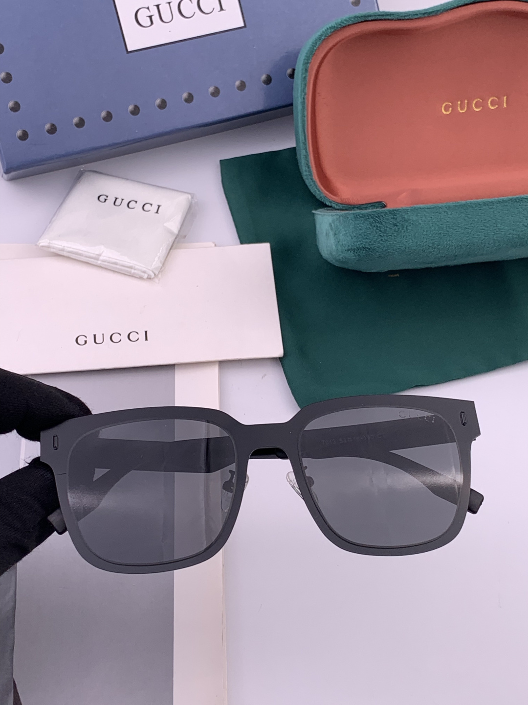 GUCCI 男款炫彩飞行员偏光太阳镜 ❤️材质：高清尼龙加厚卡槽高清偏光镜片 🌹无边框镜架💕颜👍型号：G