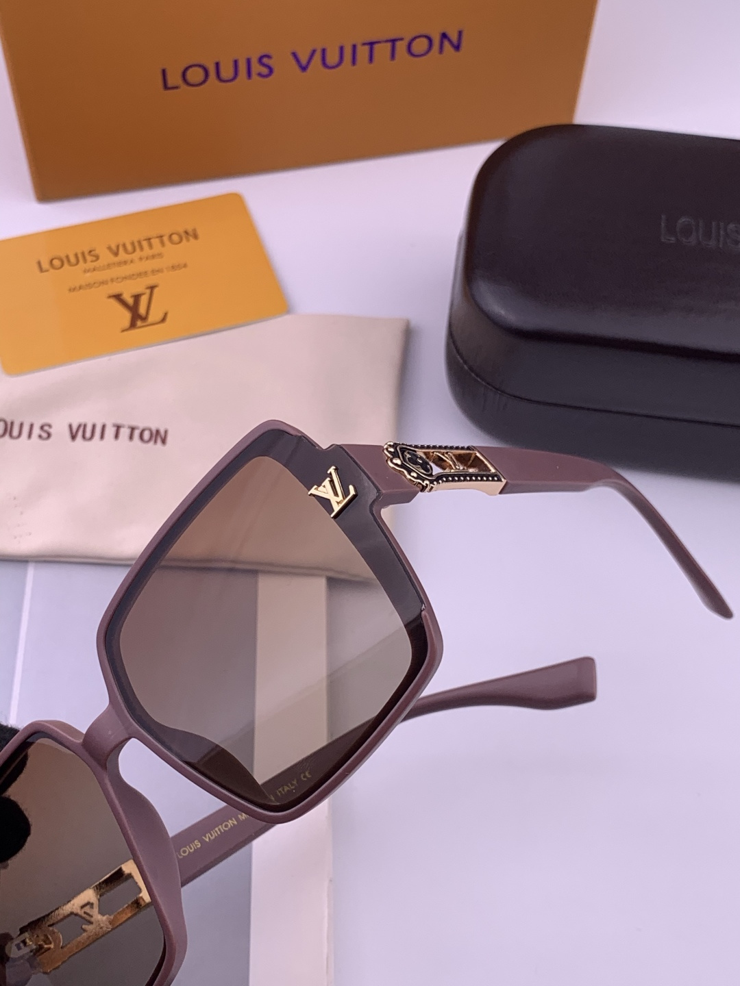 🔺LV🔻早春新款，众多明星同款[色]LV‼️‼️新款大框墨镜 ，🌈🌈宝丽来超清太阳镜🔝🔝型号：L6700
