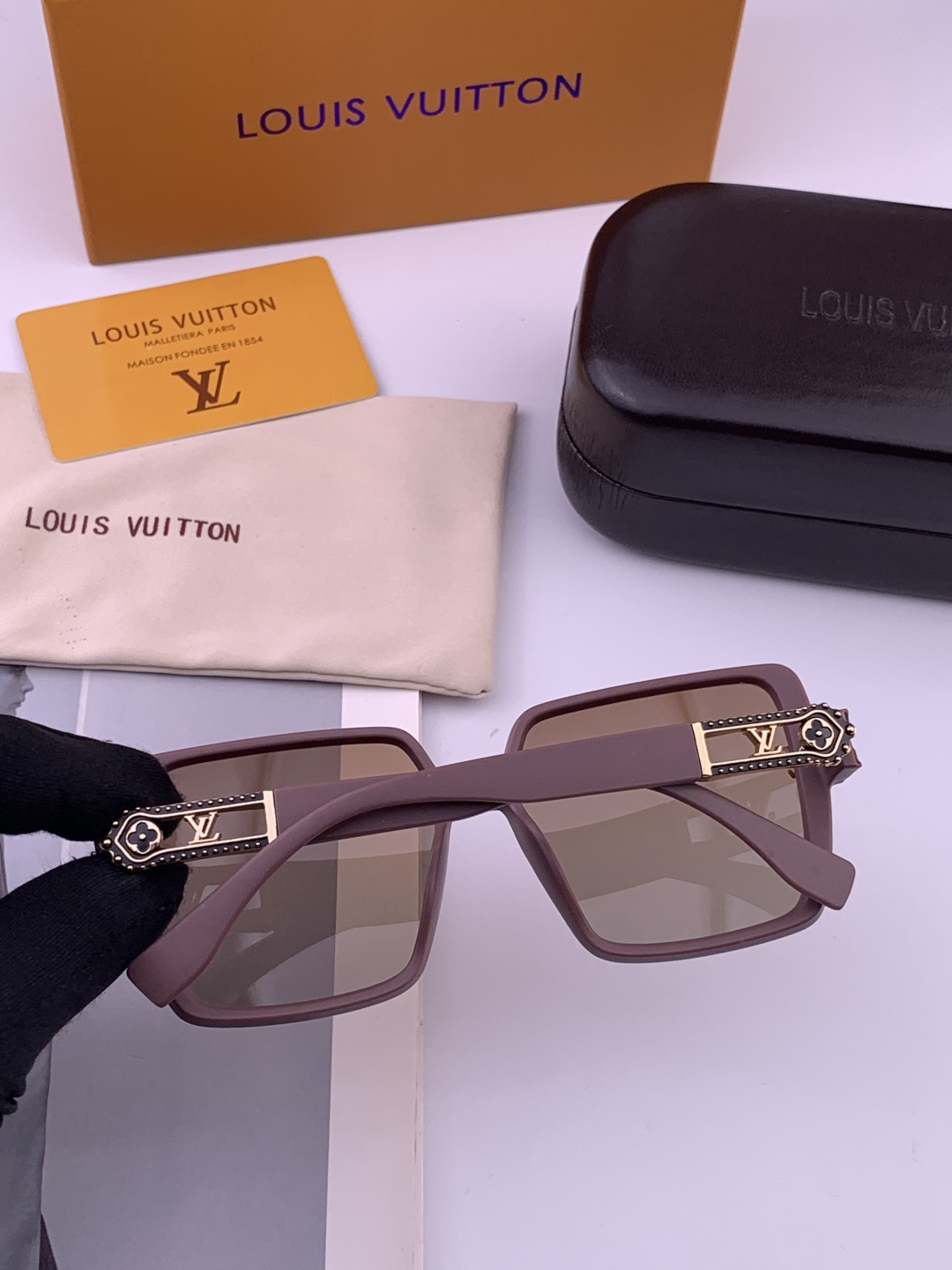 🔺LV🔻早春新款，众多明星同款[色]LV‼️‼️新款大框墨镜 ，🌈🌈宝丽来超清太阳镜🔝🔝型号：L6700