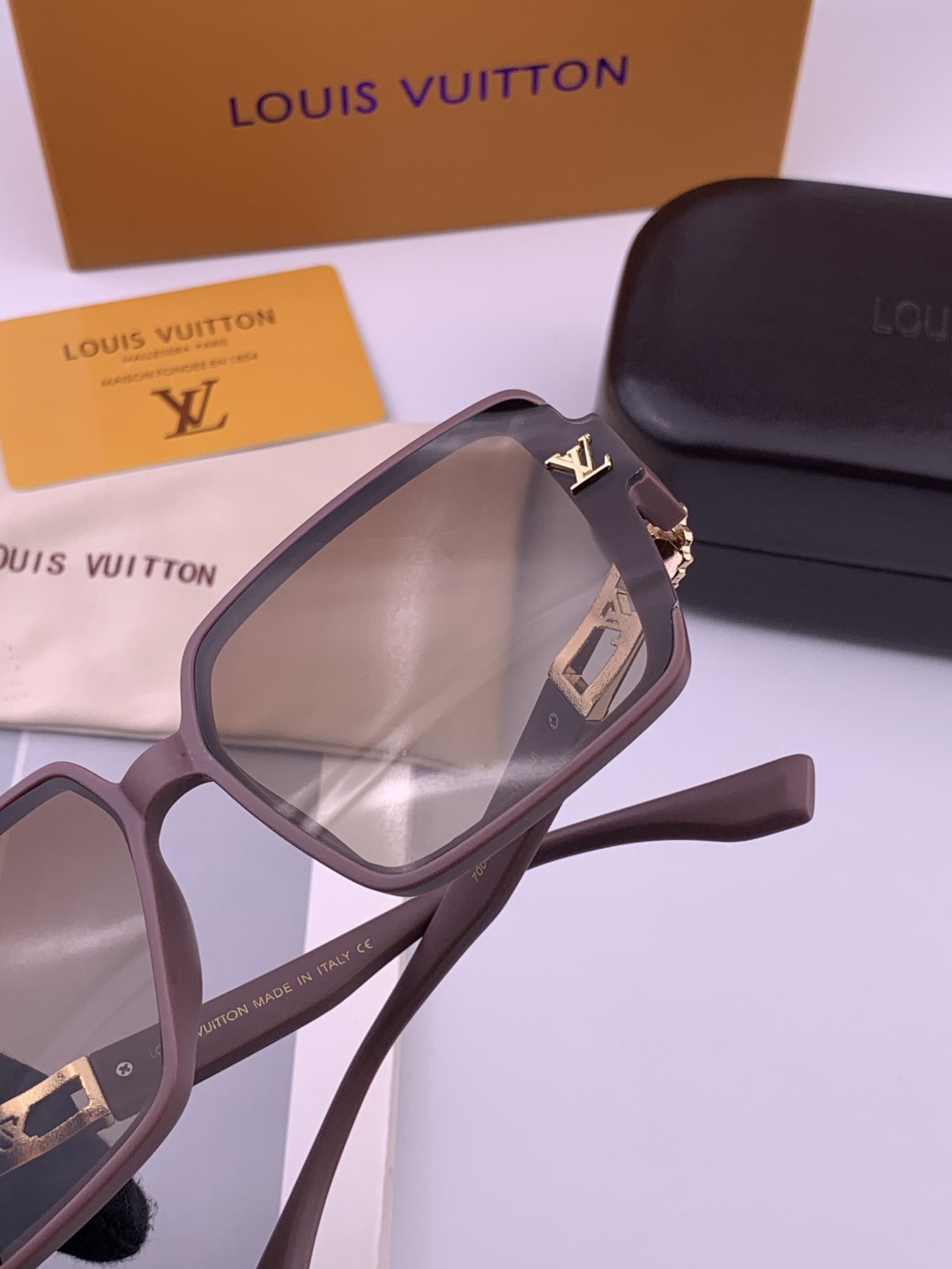 🔺LV🔻早春新款，众多明星同款[色]LV‼️‼️新款大框墨镜 ，🌈🌈宝丽来超清太阳镜🔝🔝型号：L6700