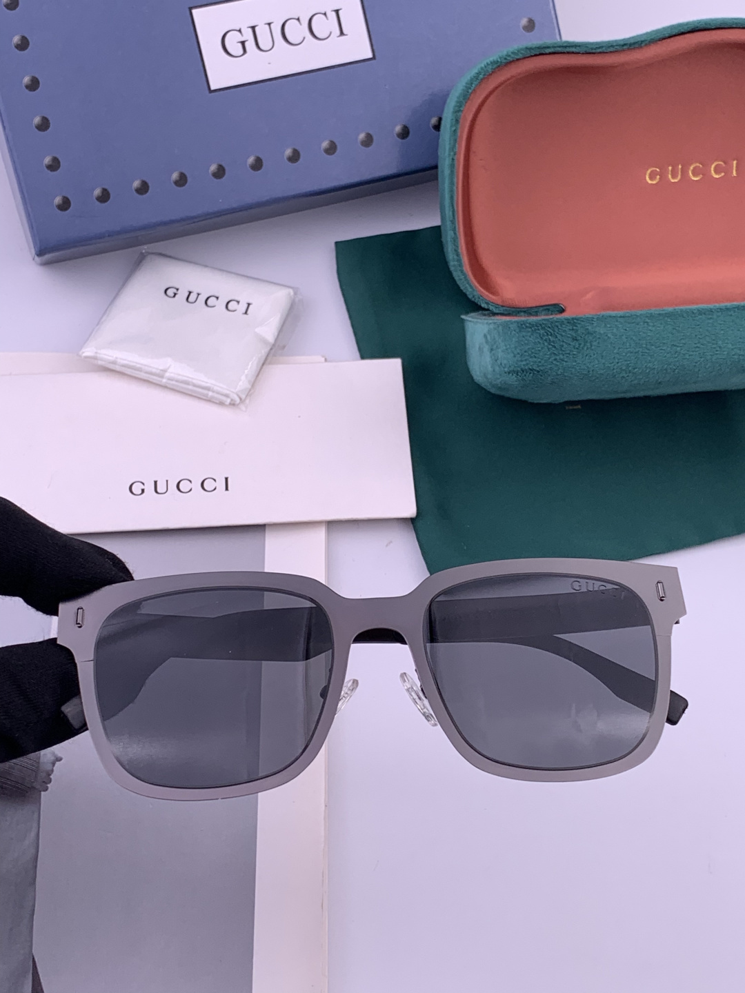 GUCCI 男款炫彩飞行员偏光太阳镜 ❤️材质：高清尼龙加厚卡槽高清偏光镜片 🌹无边框镜架💕颜👍型号：G