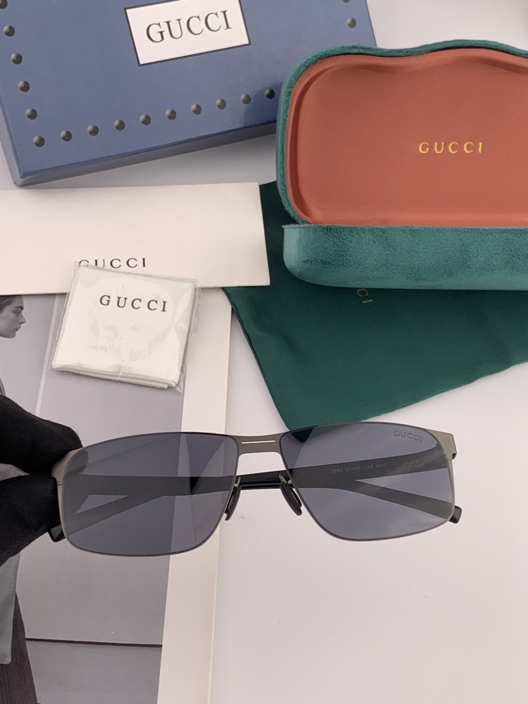 GUCCI 男款炫彩飞行员偏光太阳镜 ❤️材质：高清尼龙加厚卡槽高清偏光镜片 🌹无边框镜架💕颜👍型号：G