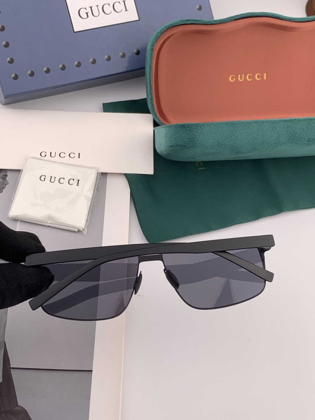 GUCCI 男款炫彩飞行员偏光太阳镜 ❤️材质：高清尼龙加厚卡槽高清偏光镜片 🌹无边框镜架💕颜👍型号：G