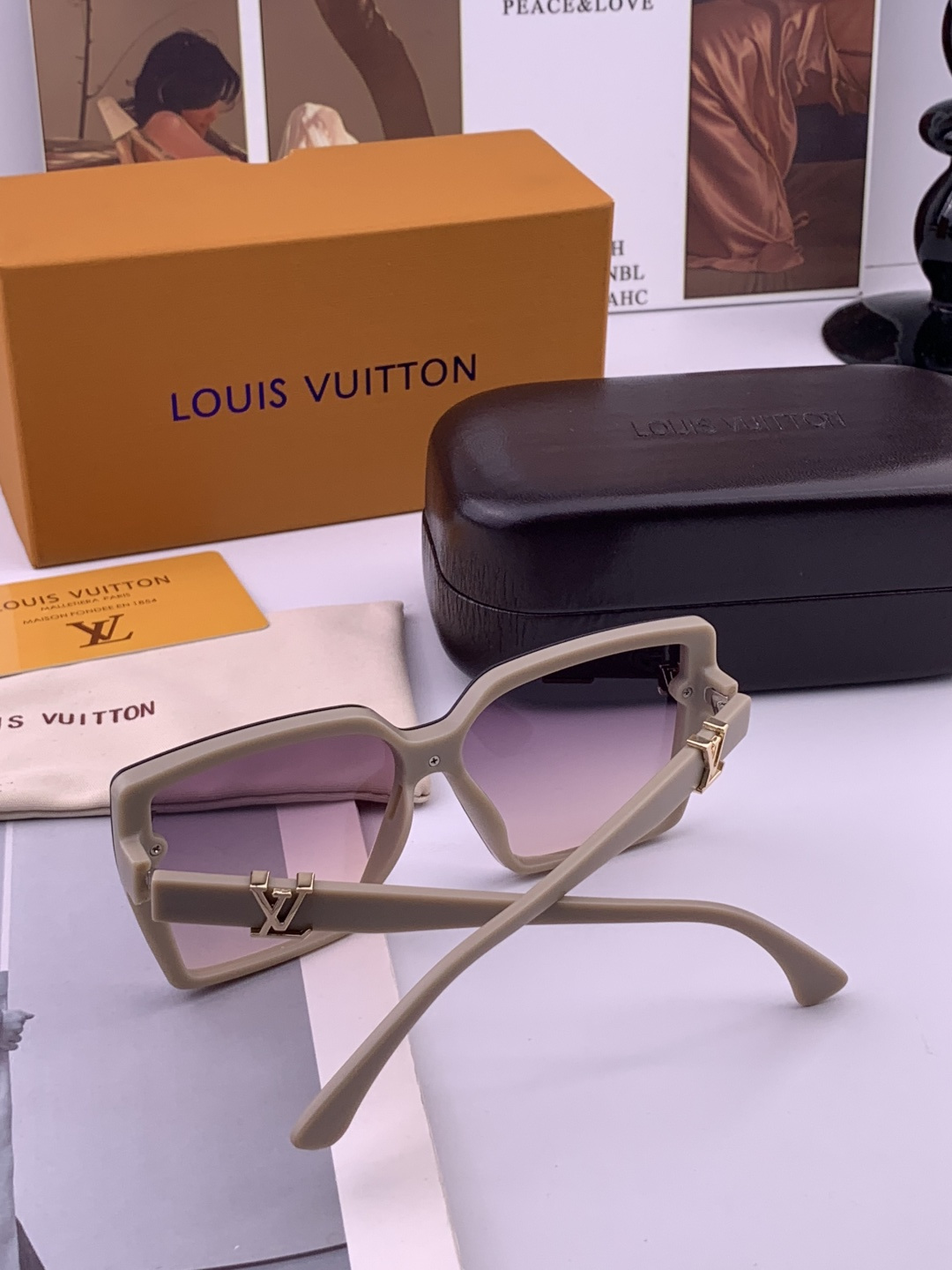 🔺LV🔻早春新款，众多明星同款[色]LV‼️‼️新款大框墨镜 ，🌈🌈宝丽来超清太阳镜🔝🔝型号：L5700