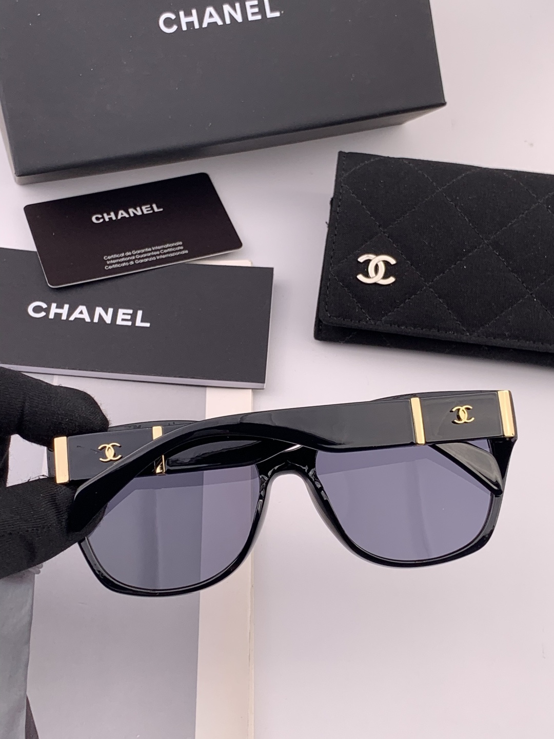 🔺CHANEL🔻官方早春新款，众多明星同款[色]香奈儿‼️‼️新款大框墨镜 ，🌈🌈宝丽来超清太阳镜🔝🔝型