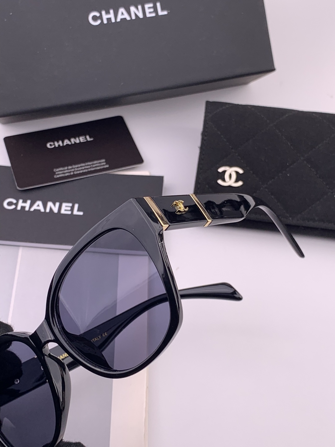 🔺CHANEL🔻官方早春新款，众多明星同款[色]香奈儿‼️‼️新款大框墨镜 ，🌈🌈宝丽来超清太阳镜🔝🔝型