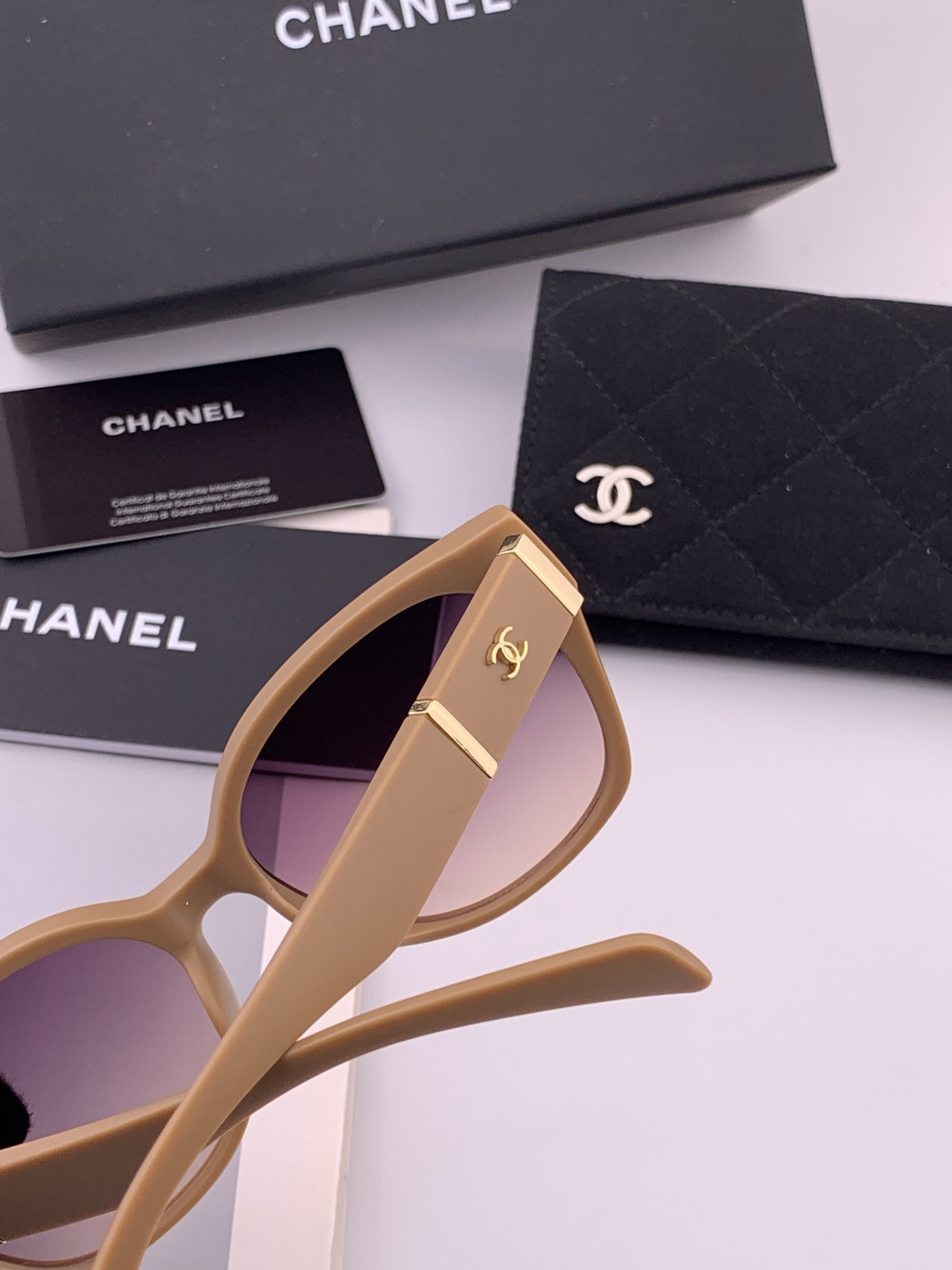🔺CHANEL🔻官方早春新款，众多明星同款[色]香奈儿‼️‼️新款大框墨镜 ，🌈🌈宝丽来超清太阳镜🔝🔝型