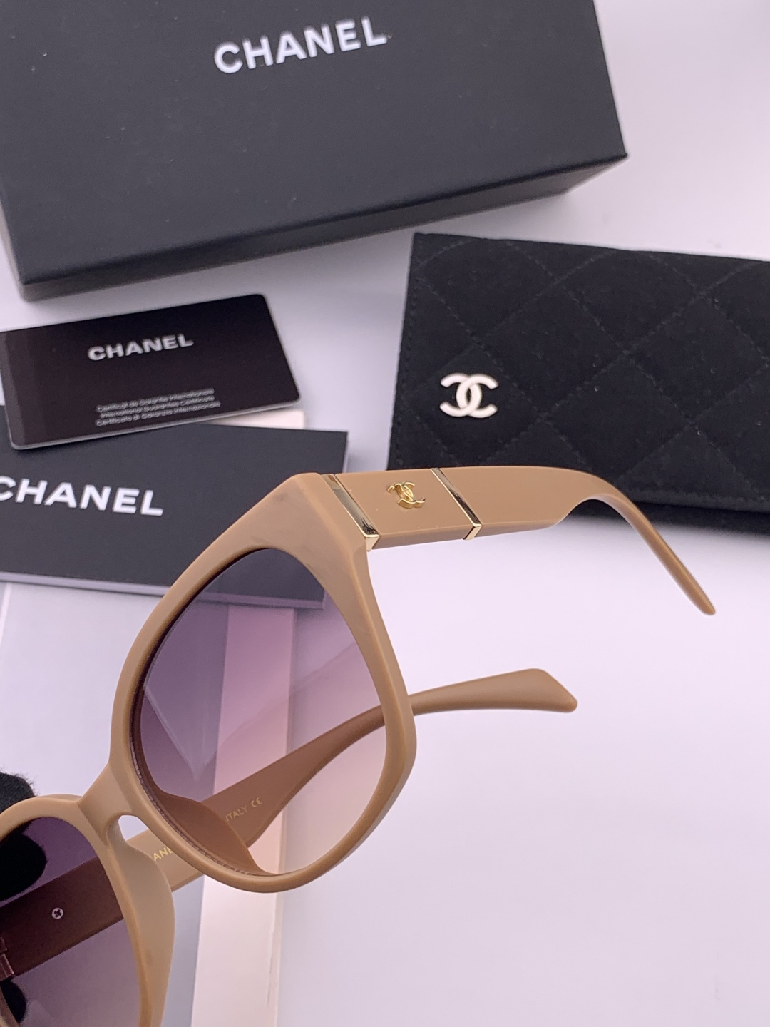 🔺CHANEL🔻官方早春新款，众多明星同款[色]香奈儿‼️‼️新款大框墨镜 ，🌈🌈宝丽来超清太阳镜🔝🔝型