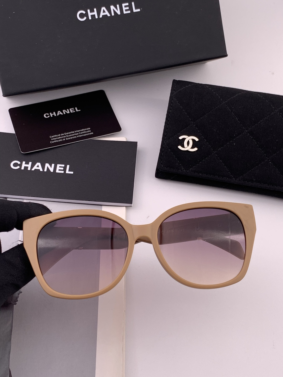 🔺CHANEL🔻官方早春新款，众多明星同款[色]香奈儿‼️‼️新款大框墨镜 ，🌈🌈宝丽来超清太阳镜🔝🔝型