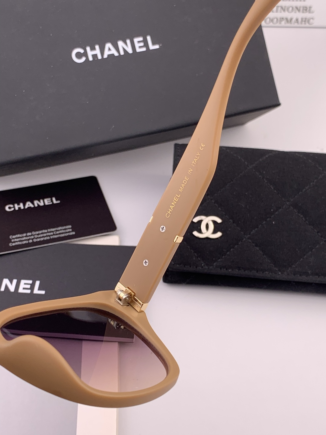 🔺CHANEL🔻官方早春新款，众多明星同款[色]香奈儿‼️‼️新款大框墨镜 ，🌈🌈宝丽来超清太阳镜🔝🔝型