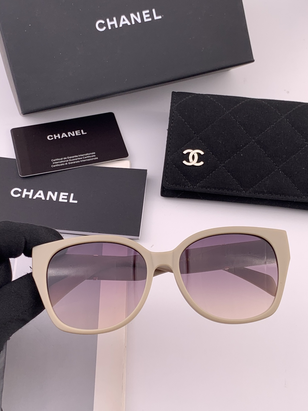 🔺CHANEL🔻官方早春新款，众多明星同款[色]香奈儿‼️‼️新款大框墨镜 ，🌈🌈宝丽来超清太阳镜🔝🔝型