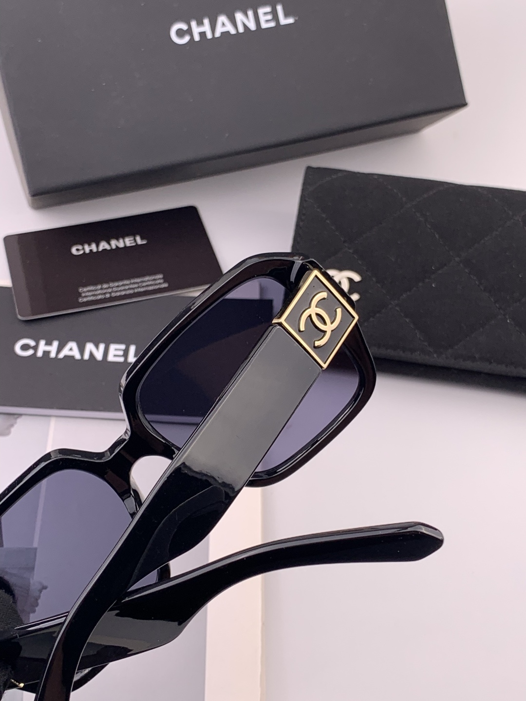 🔺CHANEL🔻官方早春新款，众多明星同款[色]香奈儿‼️‼️新款大框墨镜 ，🌈🌈宝丽来超清太阳镜🔝🔝型