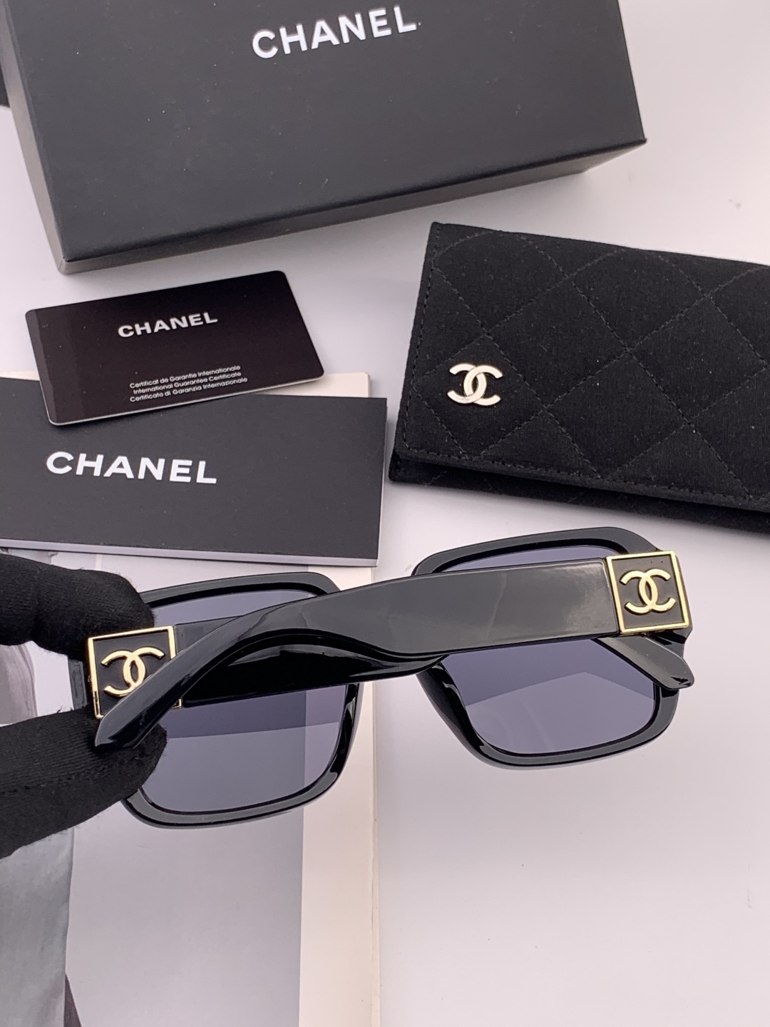 🔺CHANEL🔻官方早春新款，众多明星同款[色]香奈儿‼️‼️新款大框墨镜 ，🌈🌈宝丽来超清太阳镜🔝🔝型