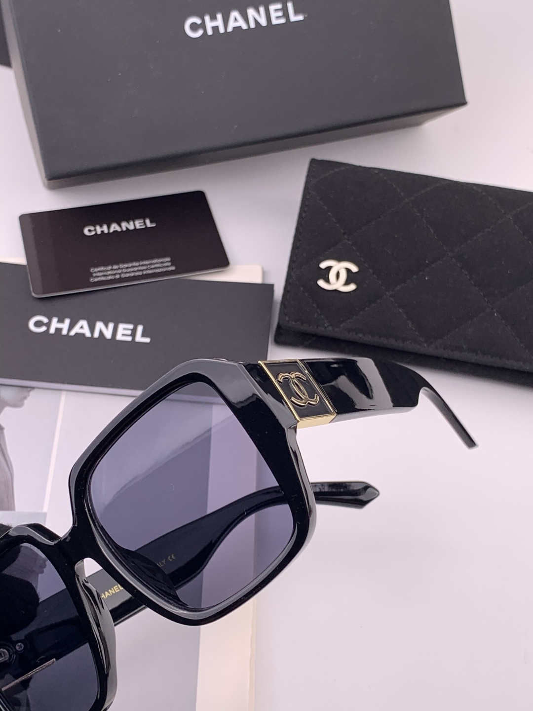 🔺CHANEL🔻官方早春新款，众多明星同款[色]香奈儿‼️‼️新款大框墨镜 ，🌈🌈宝丽来超清太阳镜🔝🔝型