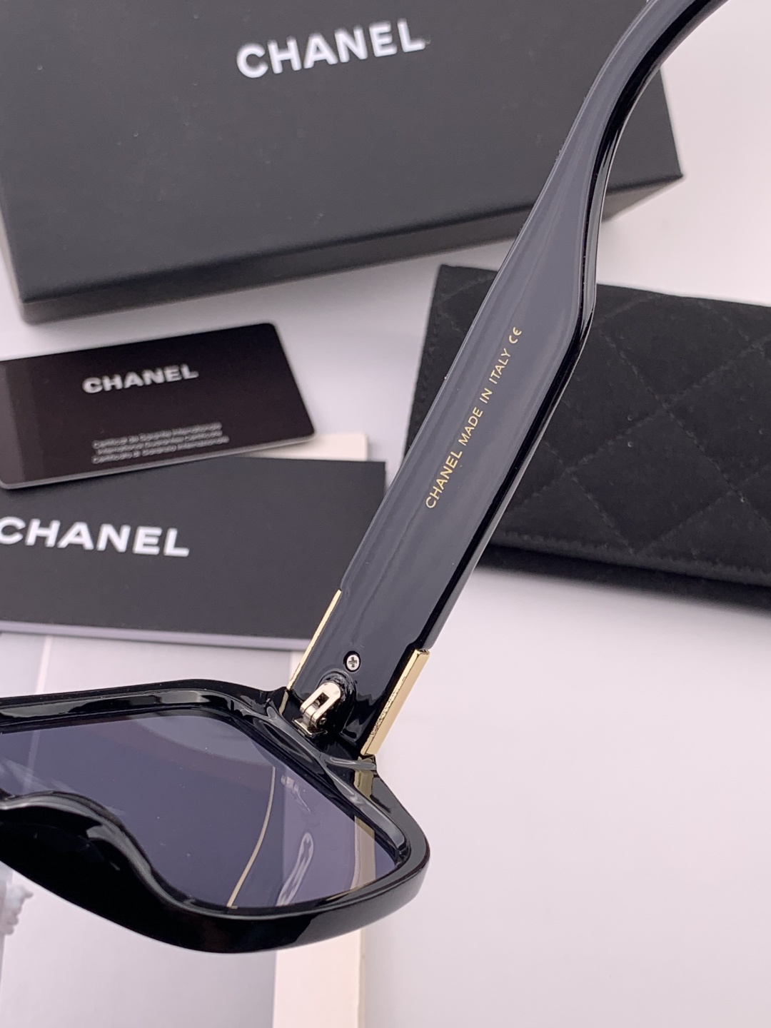 🔺CHANEL🔻官方早春新款，众多明星同款[色]香奈儿‼️‼️新款大框墨镜 ，🌈🌈宝丽来超清太阳镜🔝🔝型