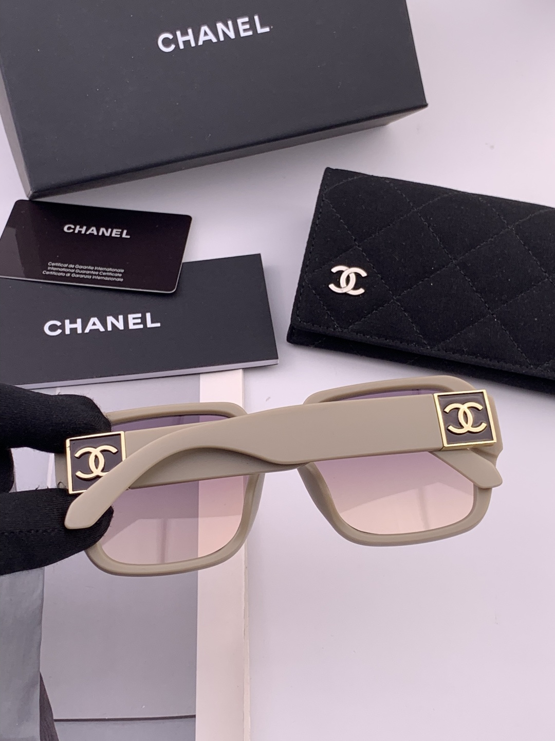 🔺CHANEL🔻官方早春新款，众多明星同款[色]香奈儿‼️‼️新款大框墨镜 ，🌈🌈宝丽来超清太阳镜🔝🔝型
