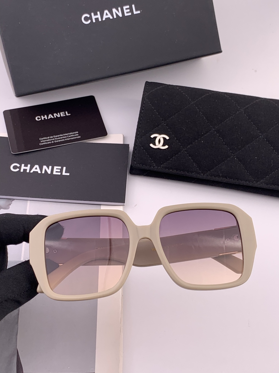 🔺CHANEL🔻官方早春新款，众多明星同款[色]香奈儿‼️‼️新款大框墨镜 ，🌈🌈宝丽来超清太阳镜🔝🔝型