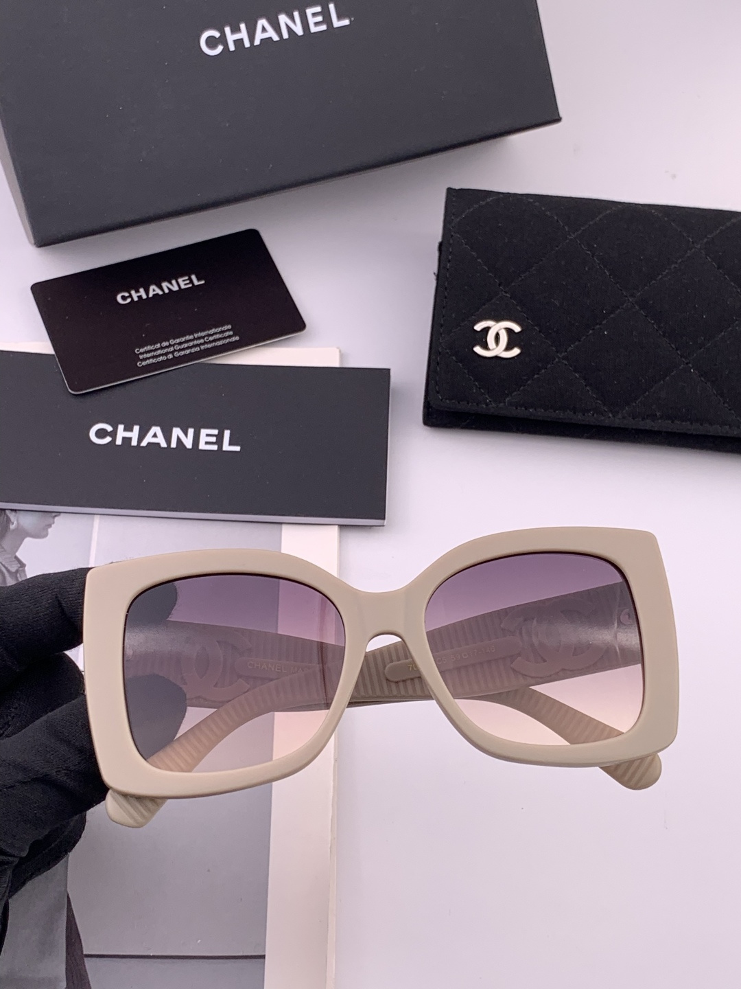 🔺CHANEL🔻官方早春新款，众多明星同款[色]香奈儿‼️‼️新款大框墨镜 ，🌈🌈宝丽来超清太阳镜🔝🔝型
