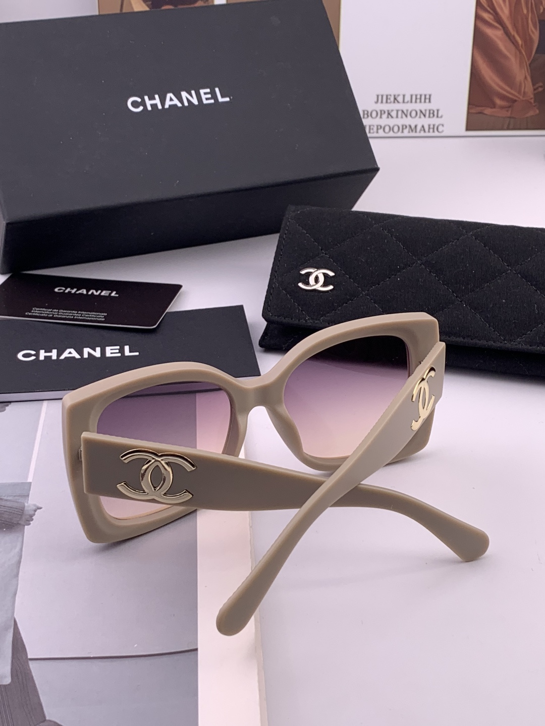 🔺CHANEL🔻官方早春新款，众多明星同款[色]香奈儿‼️‼️新款大框墨镜 ，🌈🌈宝丽来超清太阳镜🔝🔝型