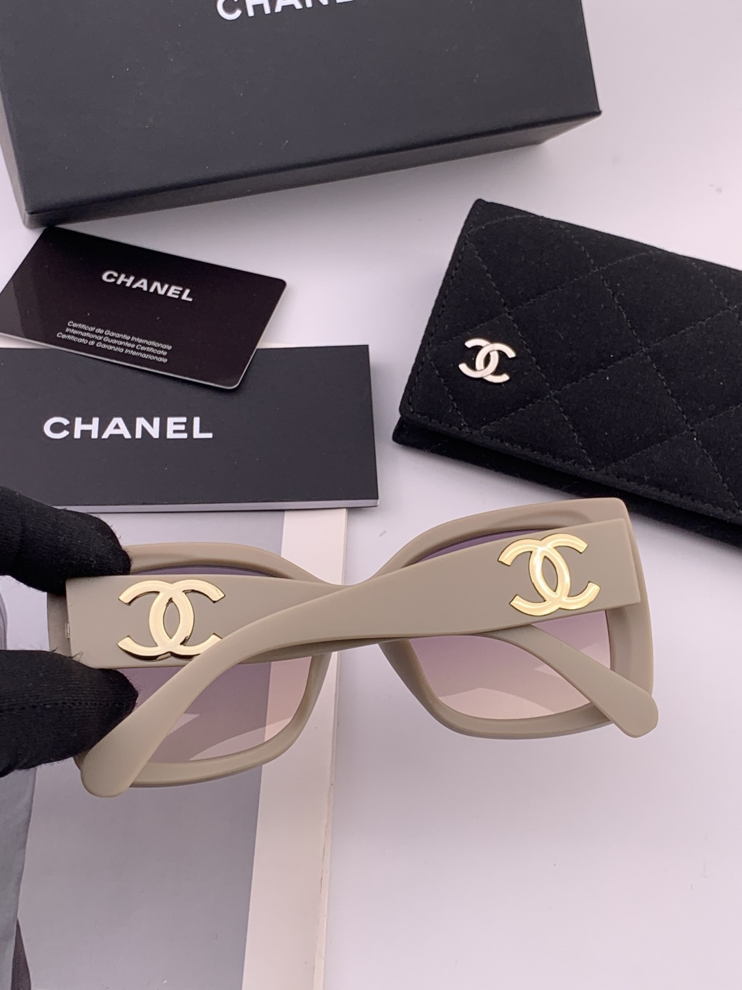 🔺CHANEL🔻官方早春新款，众多明星同款[色]香奈儿‼️‼️新款大框墨镜 ，🌈🌈宝丽来超清太阳镜🔝🔝型