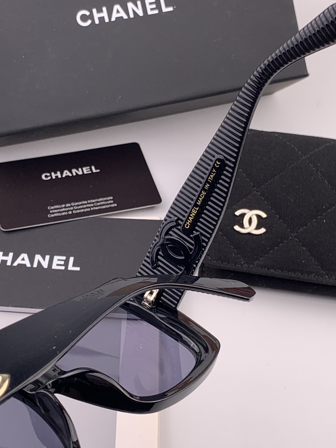 🔺CHANEL🔻官方早春新款，众多明星同款[色]香奈儿‼️‼️新款大框墨镜 ，🌈🌈宝丽来超清太阳镜🔝🔝型