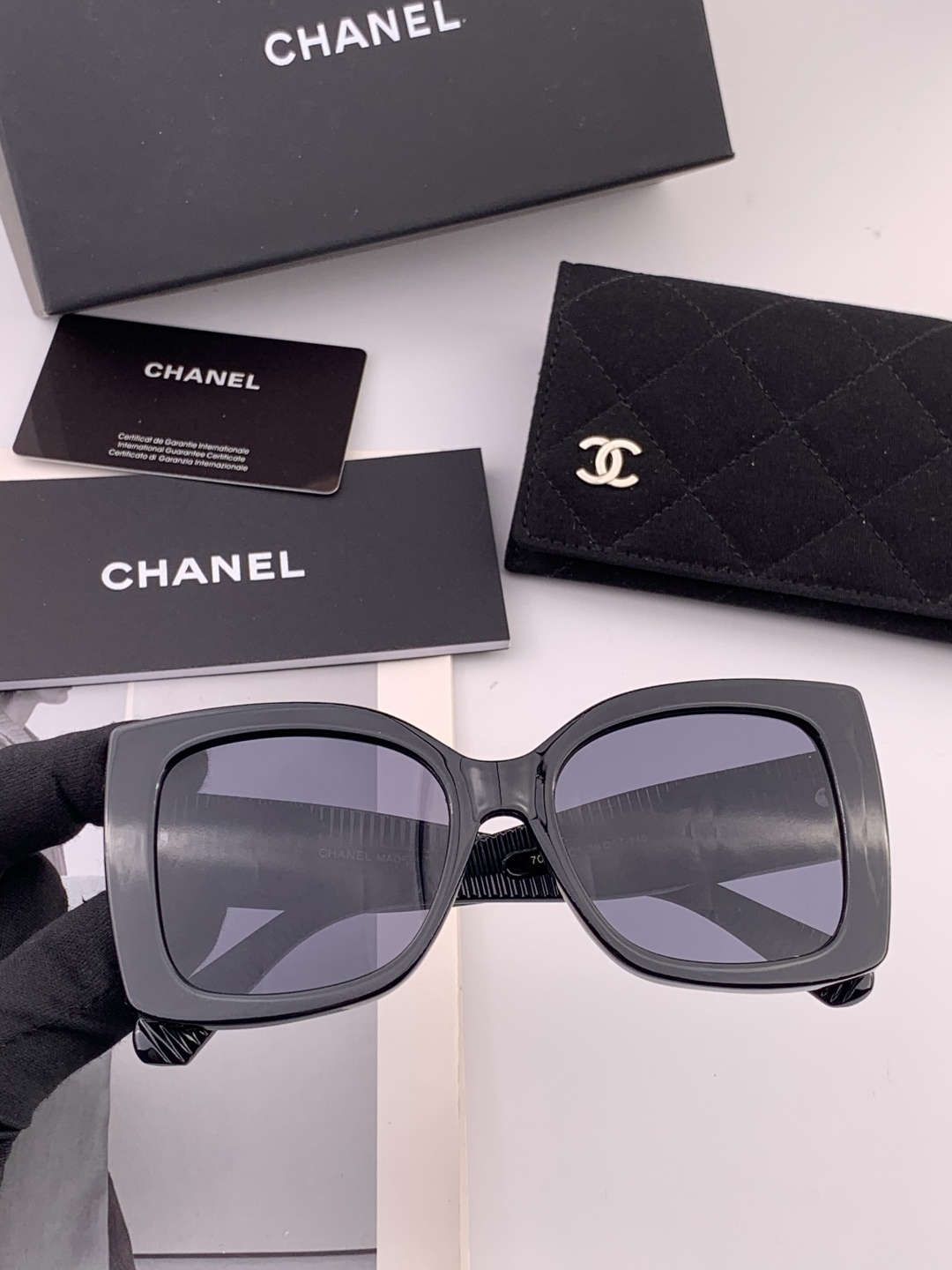 🔺CHANEL🔻官方早春新款，众多明星同款[色]香奈儿‼️‼️新款大框墨镜 ，🌈🌈宝丽来超清太阳镜🔝🔝型