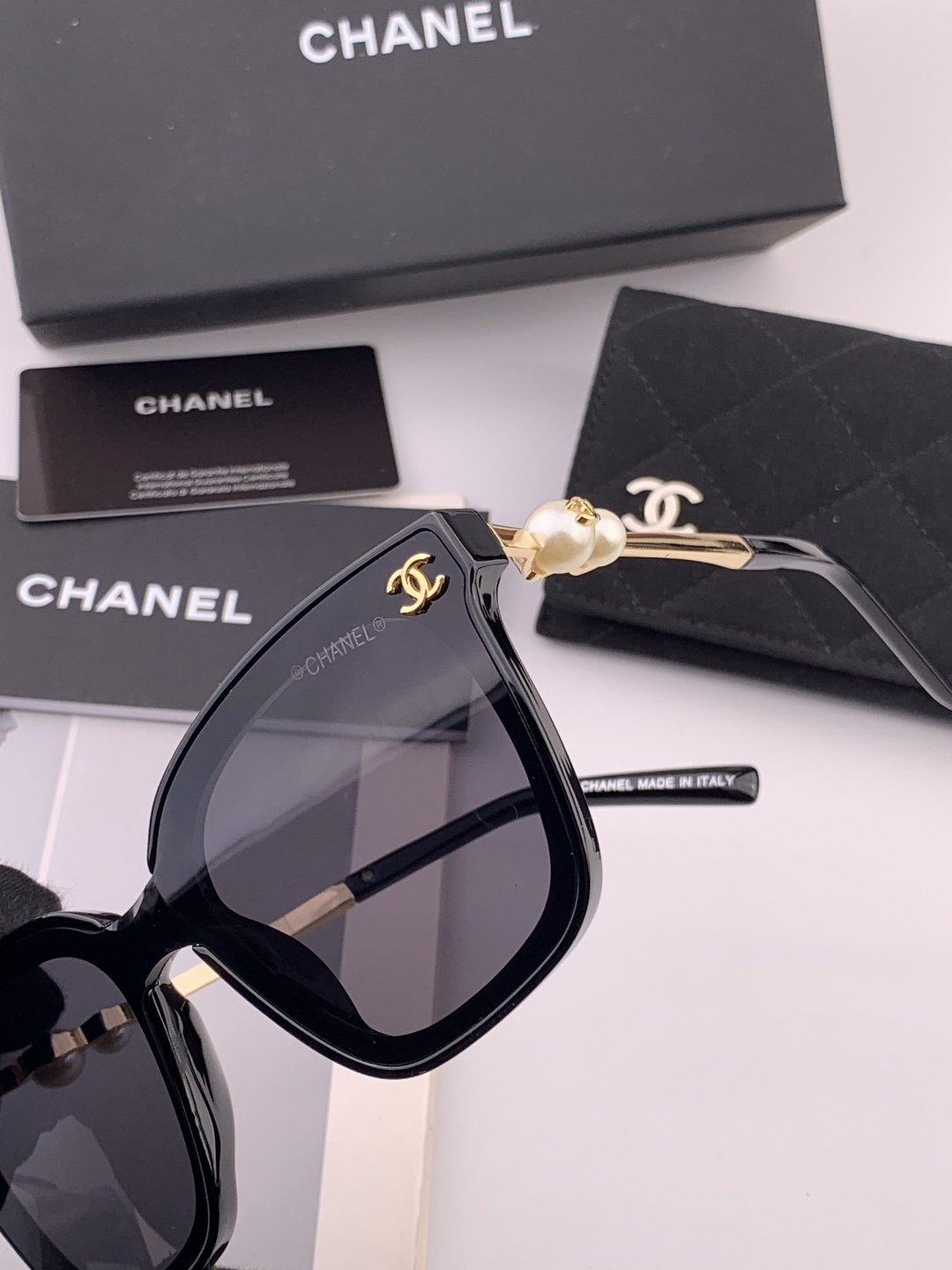 🔺CHANEL🔻官方早春新款，众多明星同款[色]香奈儿‼️‼️新款大框墨镜 ，🌈🌈宝丽来超清太阳镜🔝🔝型