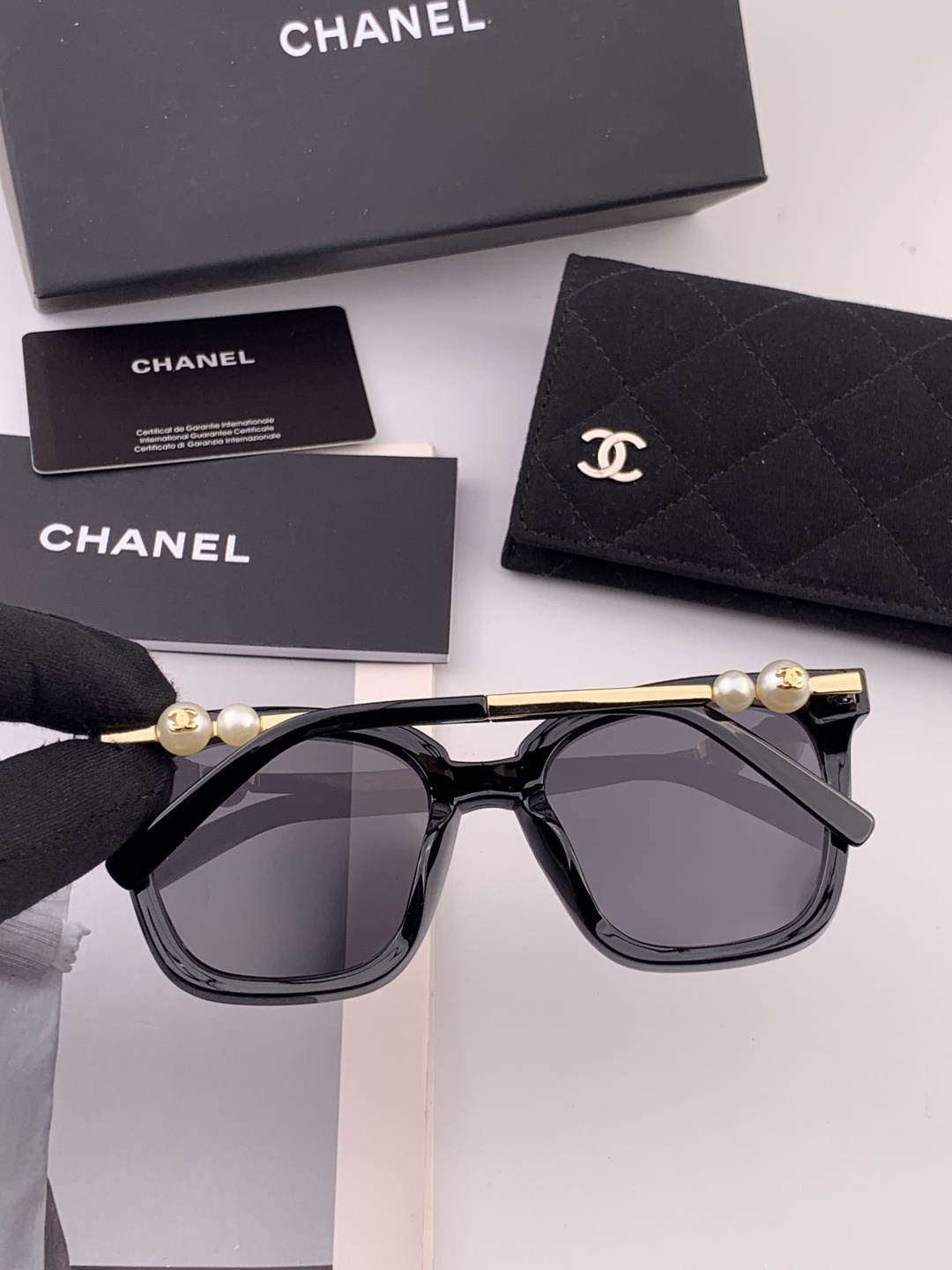 🔺CHANEL🔻官方早春新款，众多明星同款[色]香奈儿‼️‼️新款大框墨镜 ，🌈🌈宝丽来超清太阳镜🔝🔝型